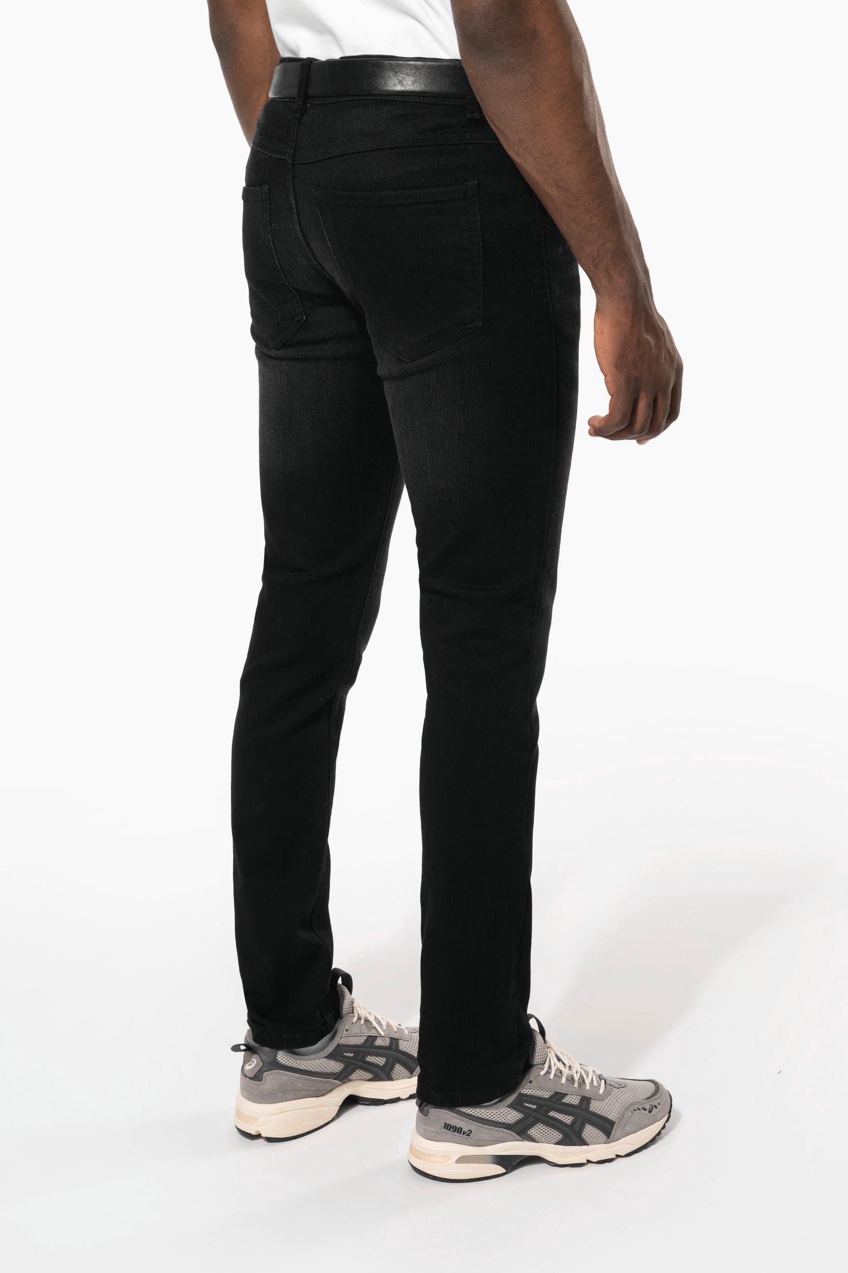 Jean basic homme en situation