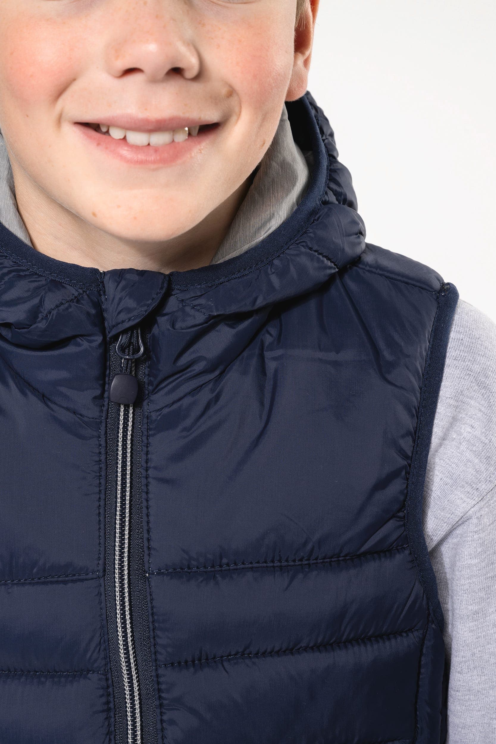 Bodywarmer à capuche enfant en situation