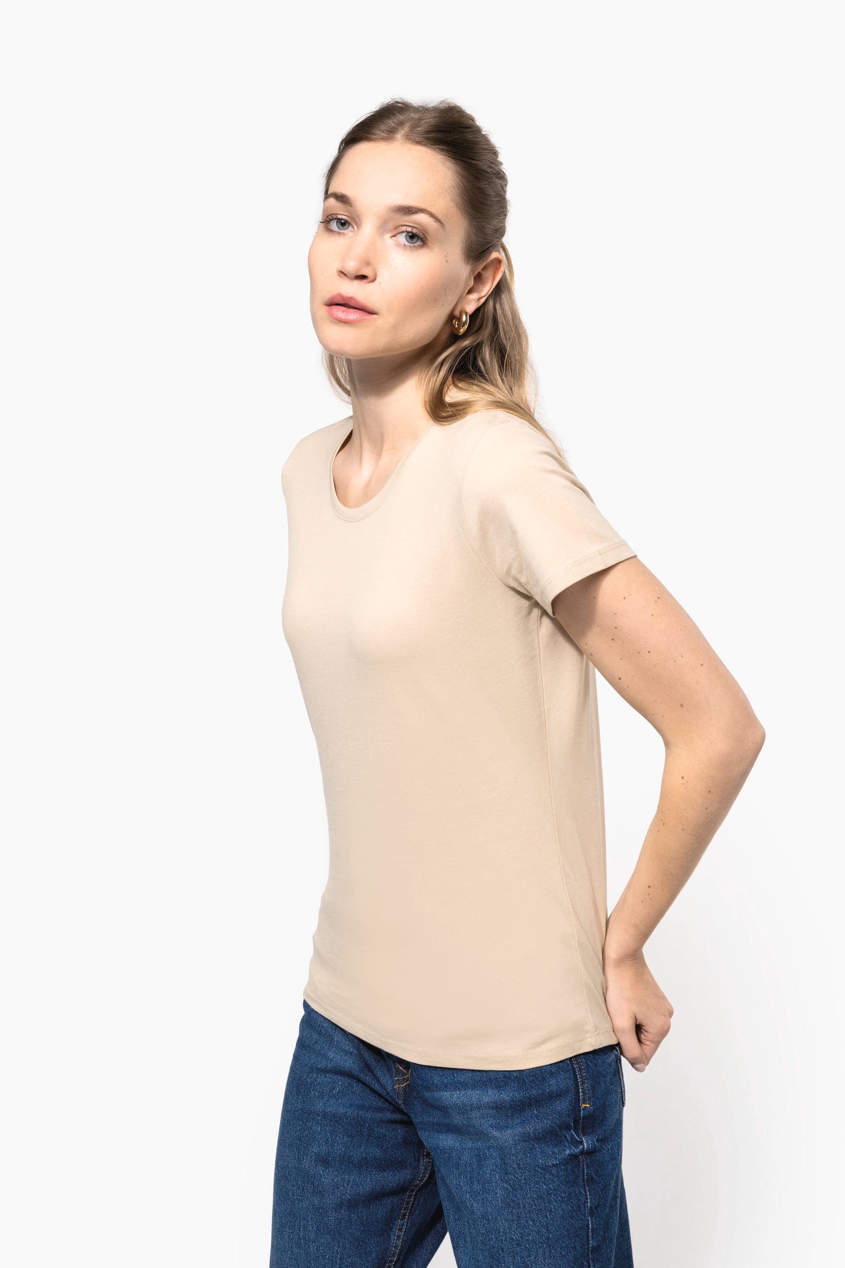 T-shirt col rond manches courtes femme en situation