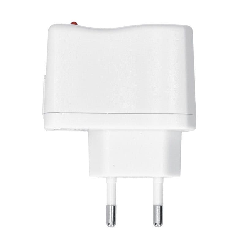 CHARGEUR ADAPTATEUR SECTEUR USB UNIVERSEL en situation