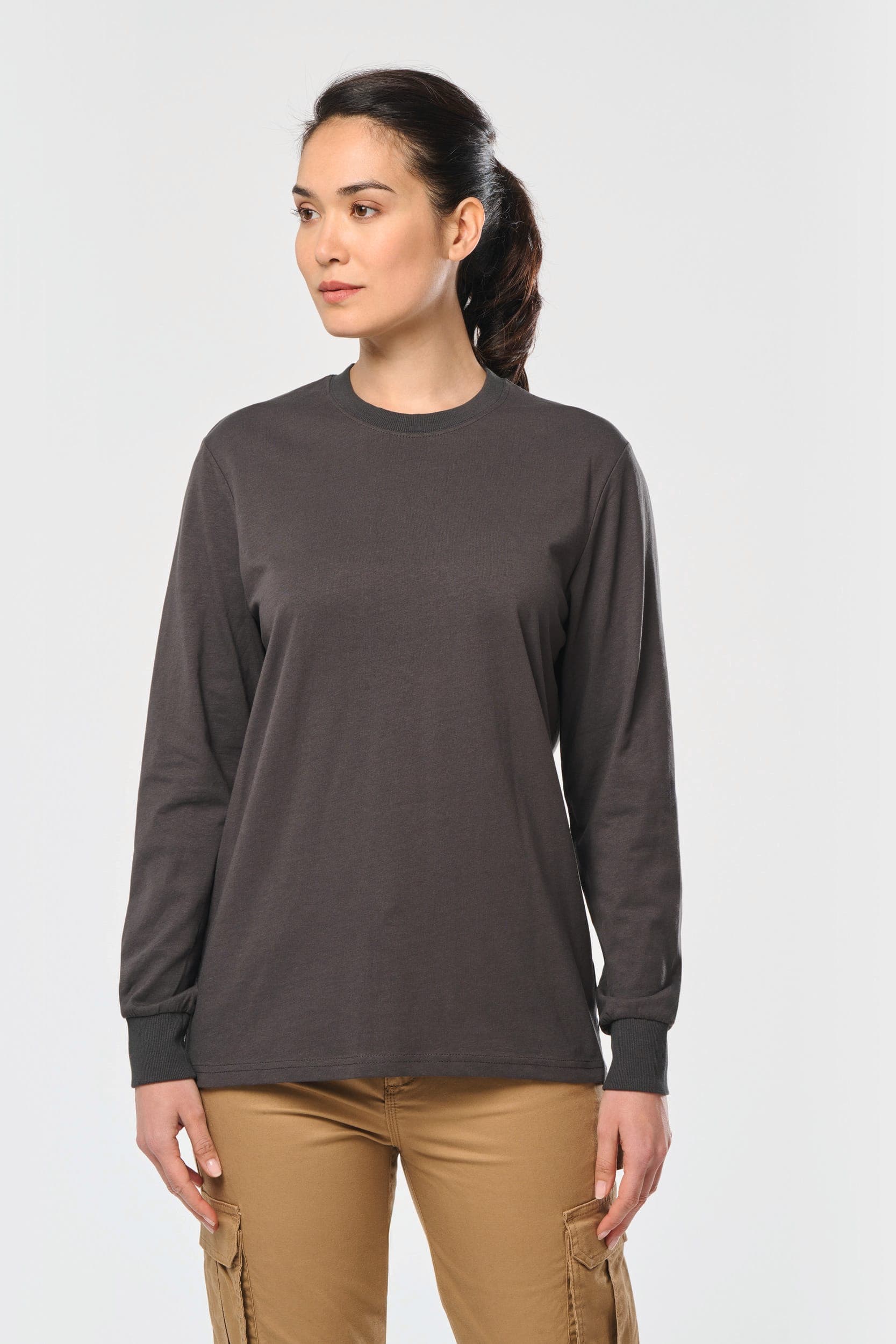 T-shirt écoresponsable manches longues unisexe en situation