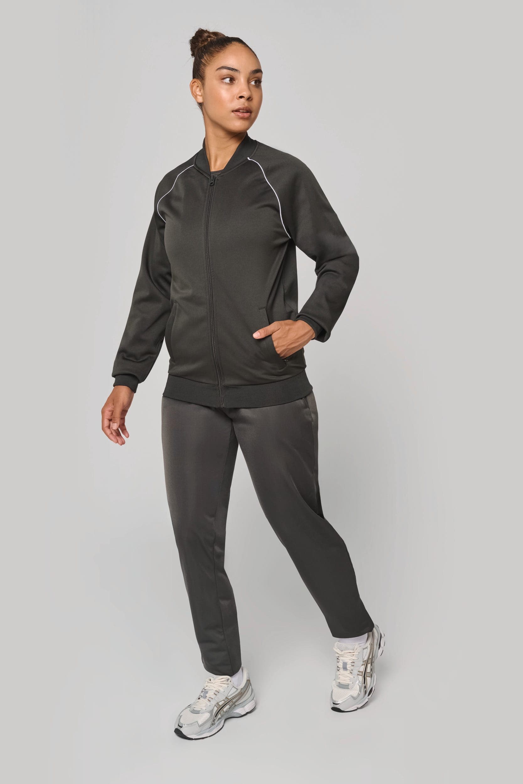 Veste de survêtement zippée avec liseré unisexe en situation