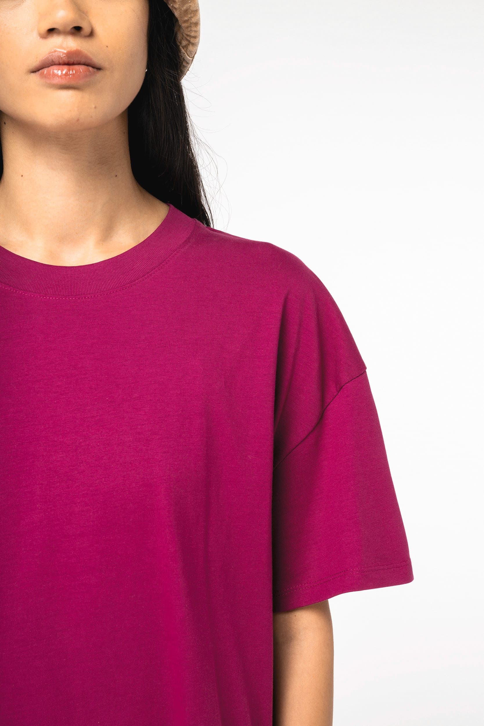 T-shirt écoresponsable oversize femme en situation
