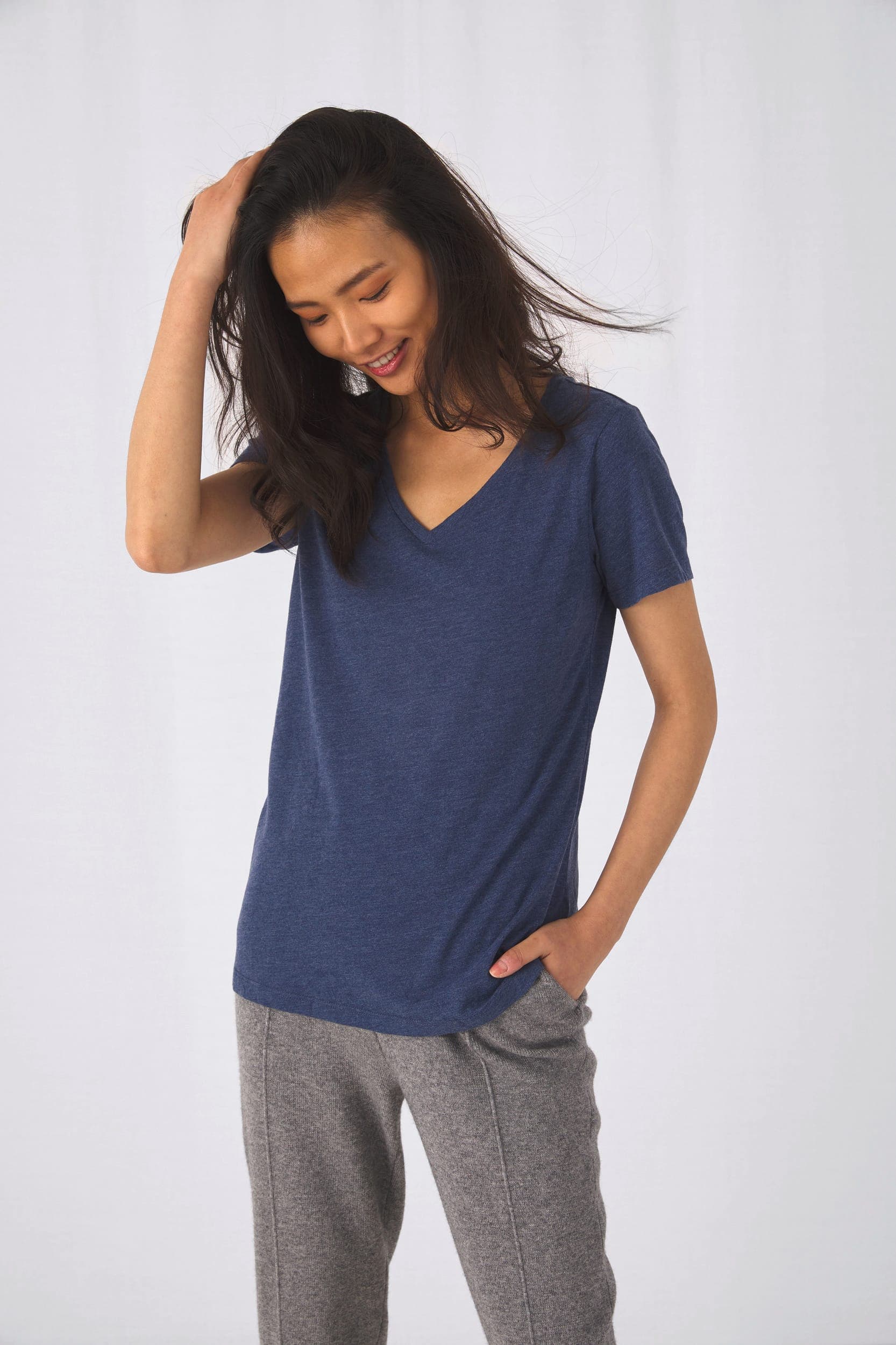 T-shirt Triblend col V Femme en situation