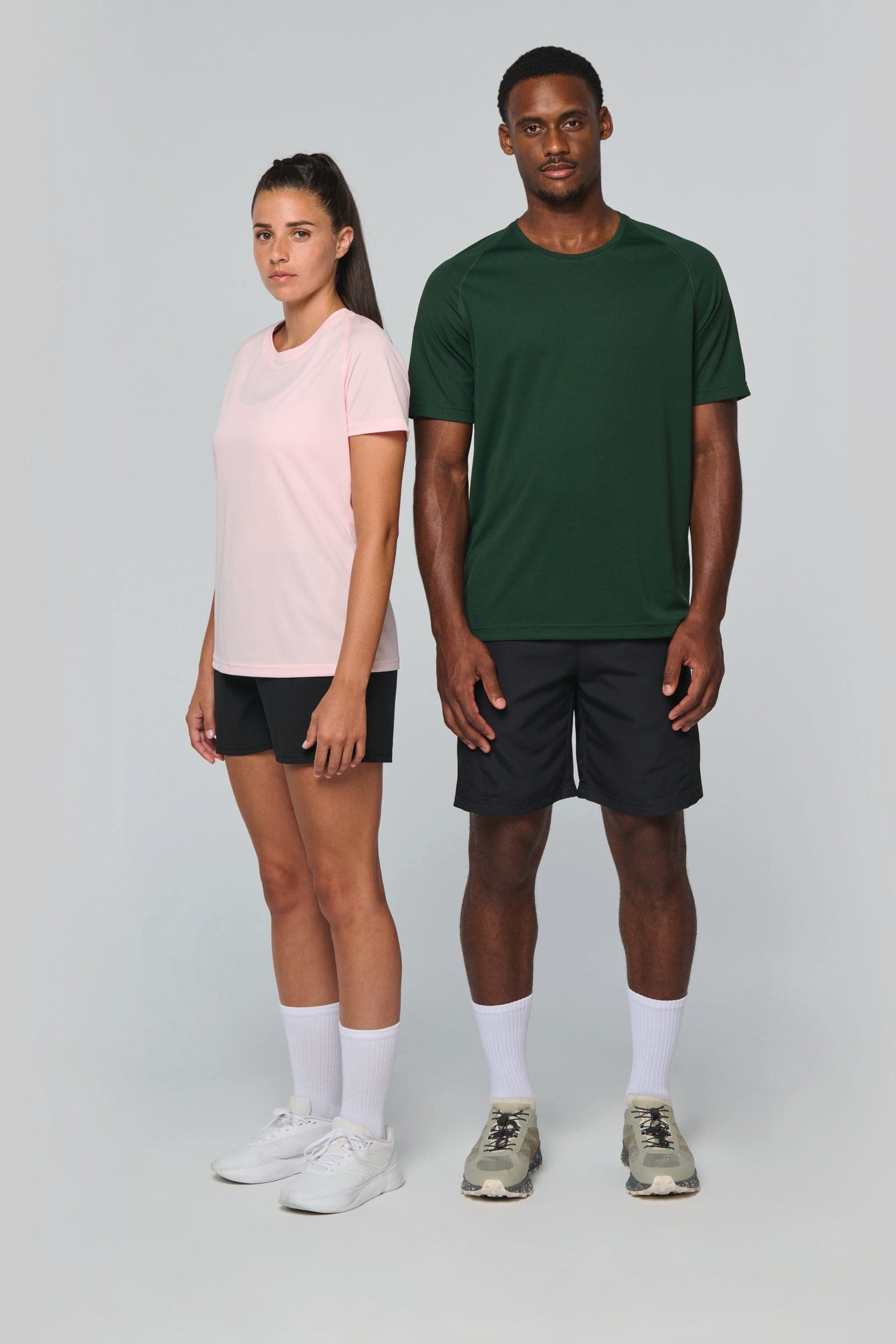 T-shirt de sport manches courtes femme en situation