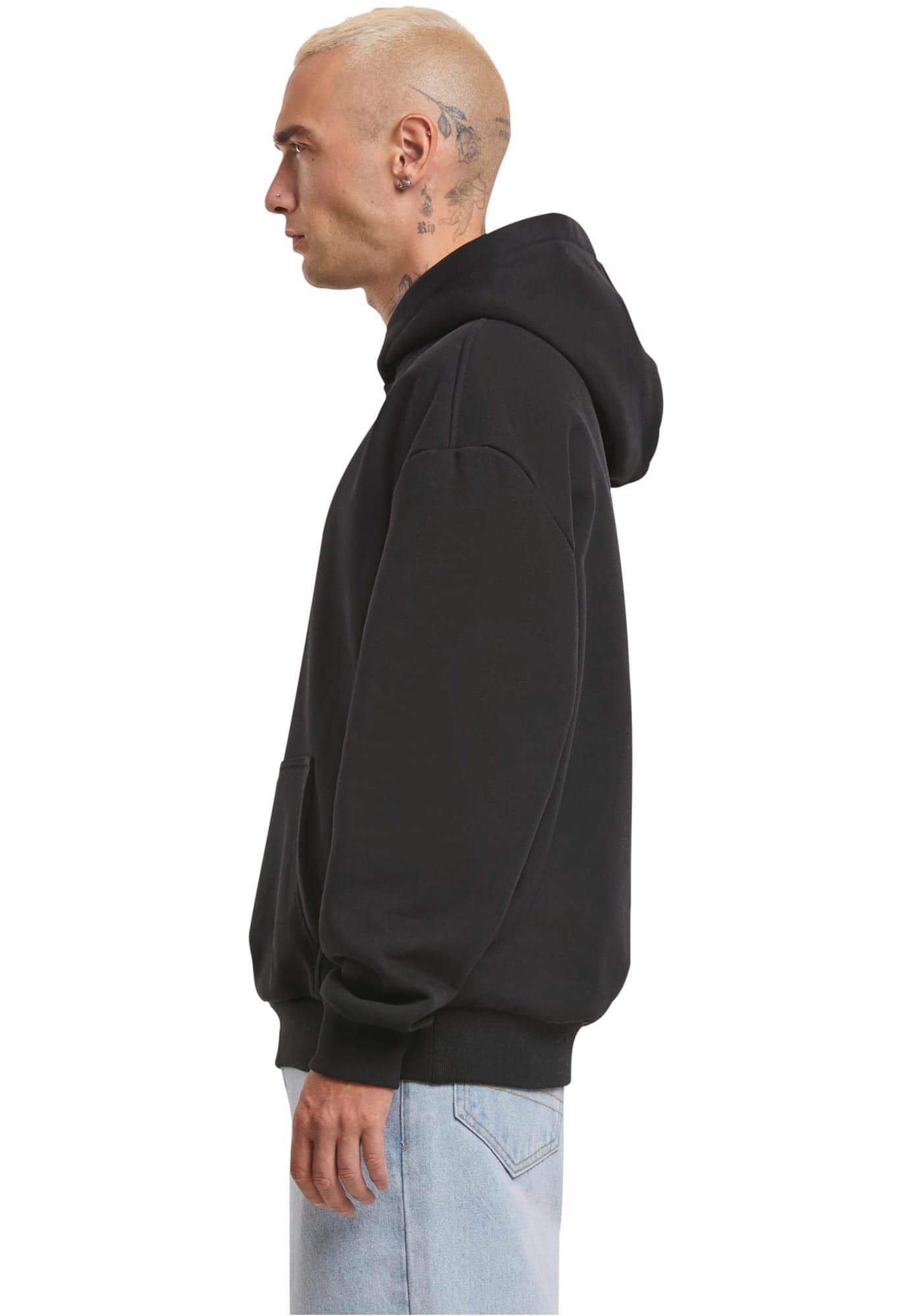 Sweat à capuche oversize en situation