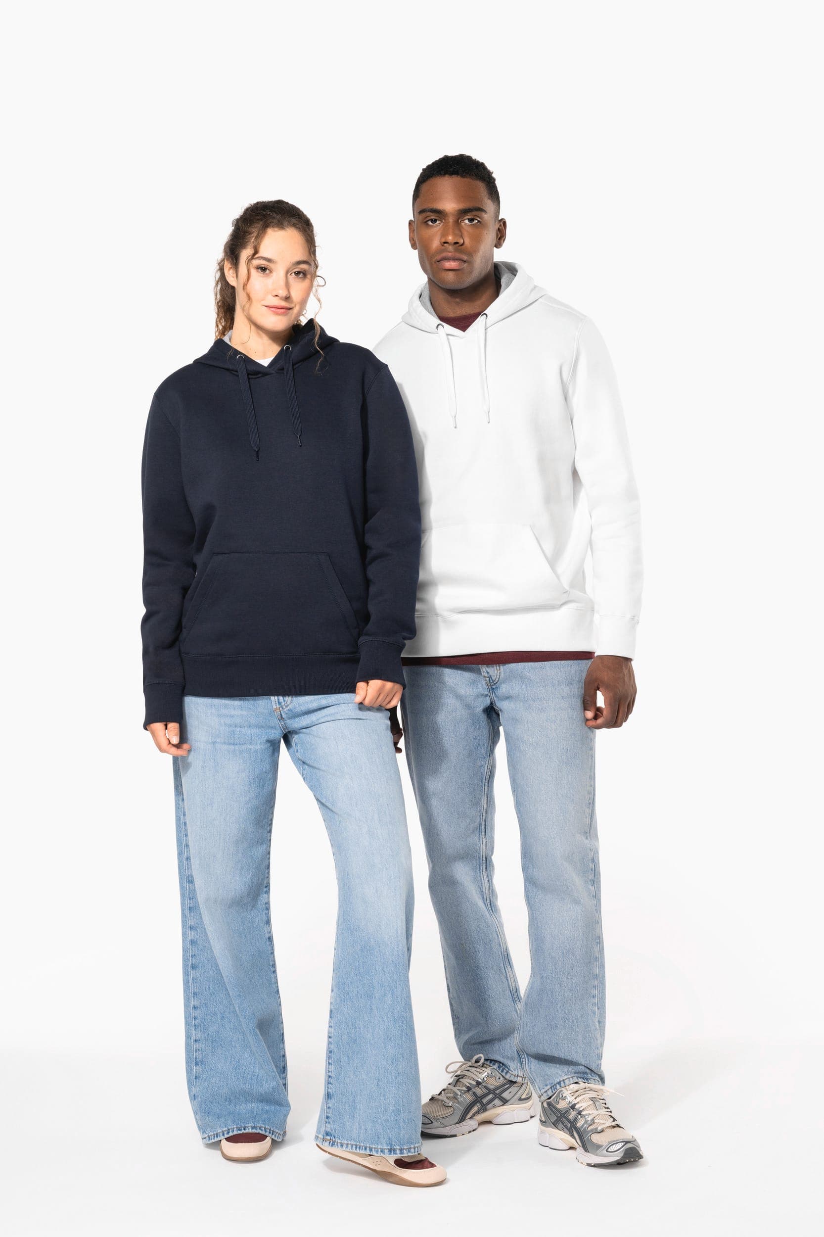Sweat shirt capuche unisexe en situation