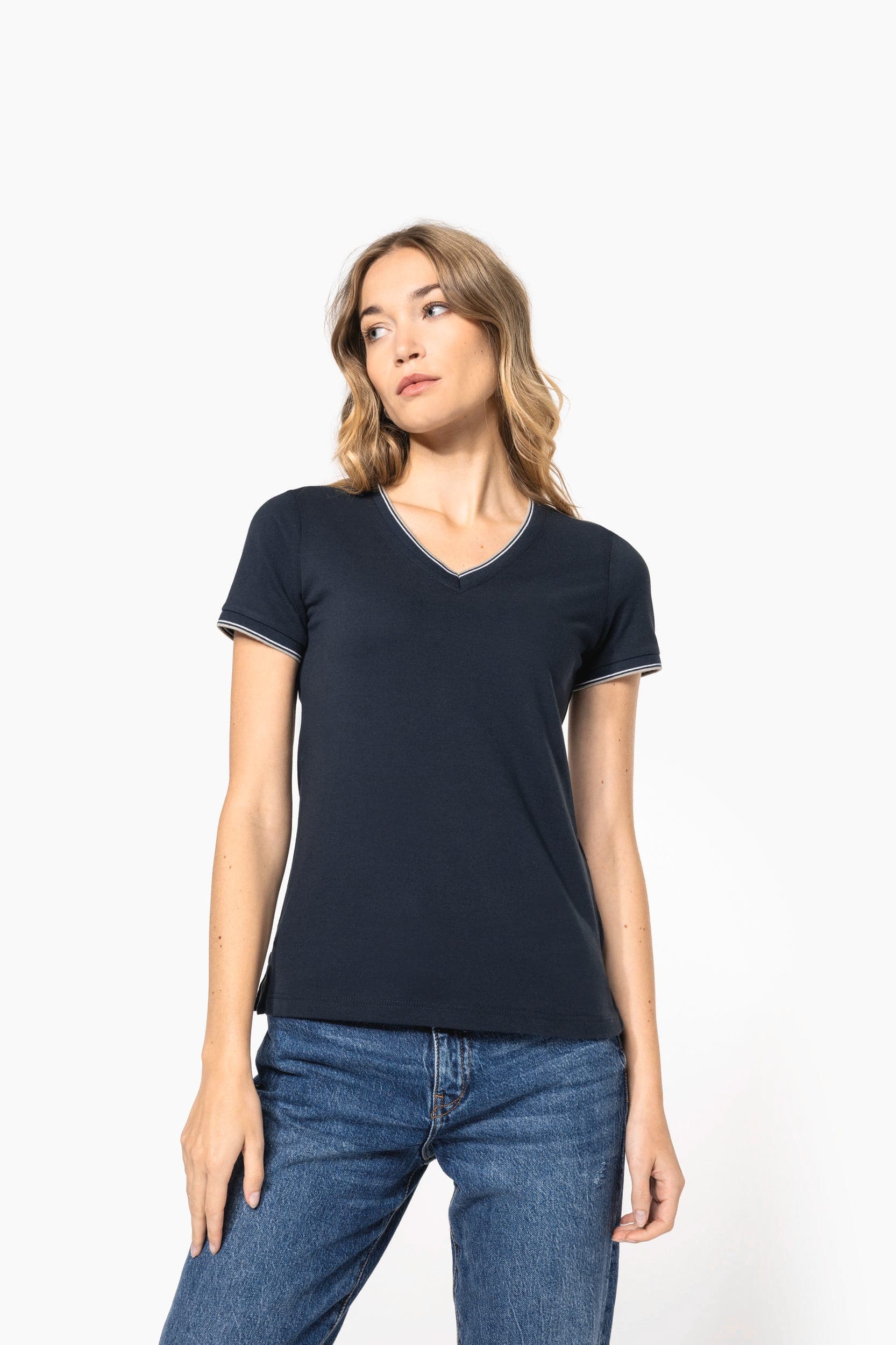 T-shirt maille piquée col V femme en situation