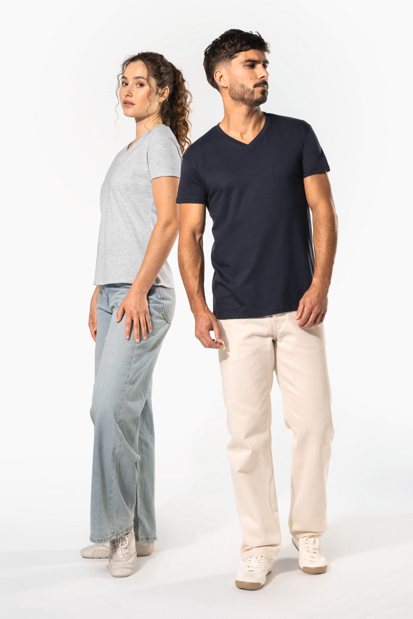T-shirt BIO150 col V femme en situation