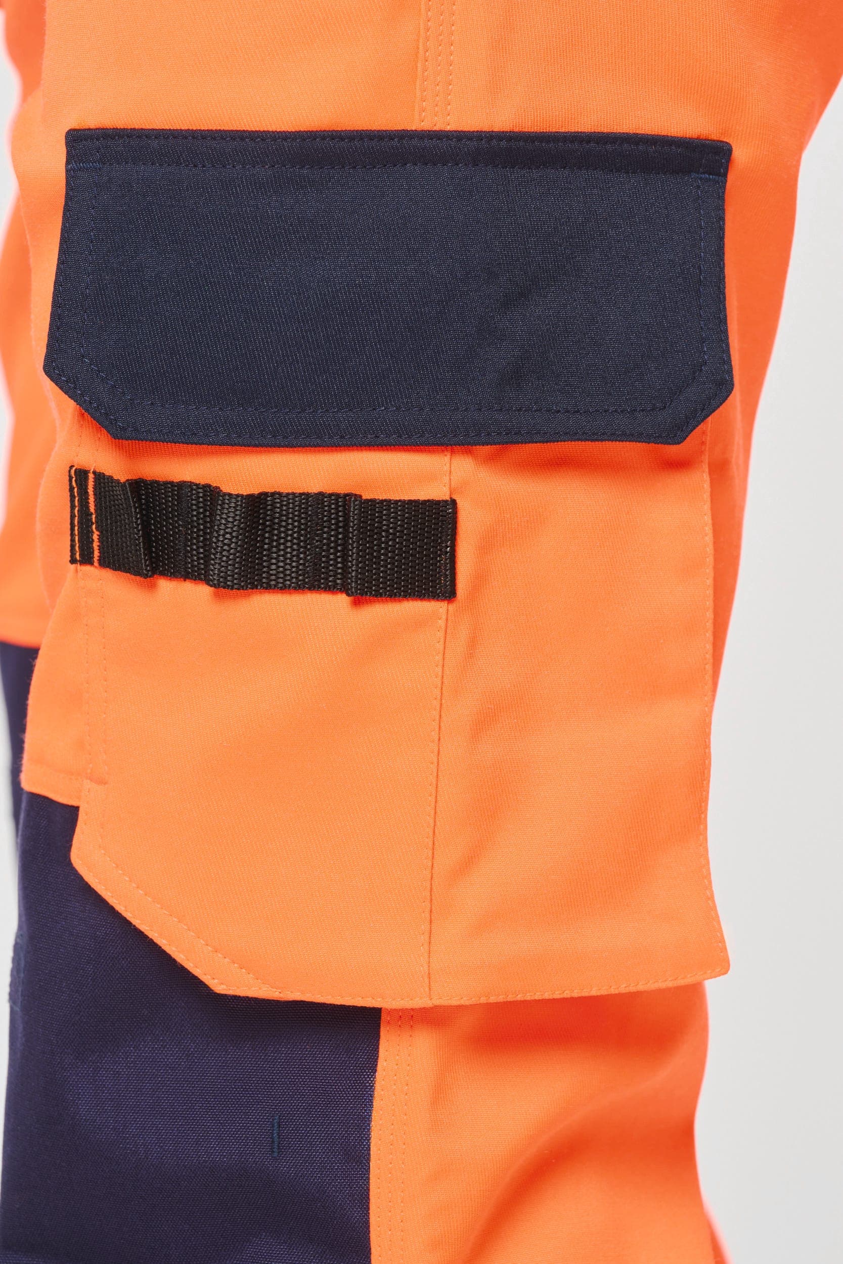 Pantalon de sécurité recyclé multipoches unisexe en situation