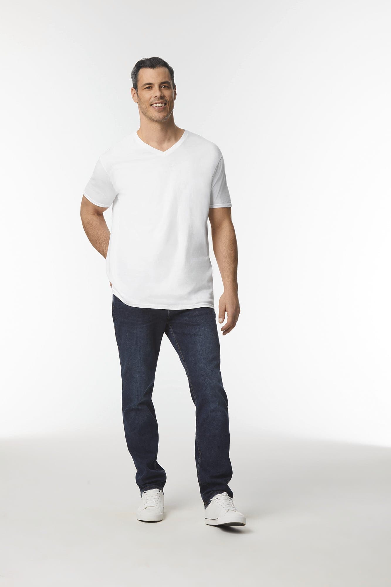 T-shirt homme col v Softstyle en situation