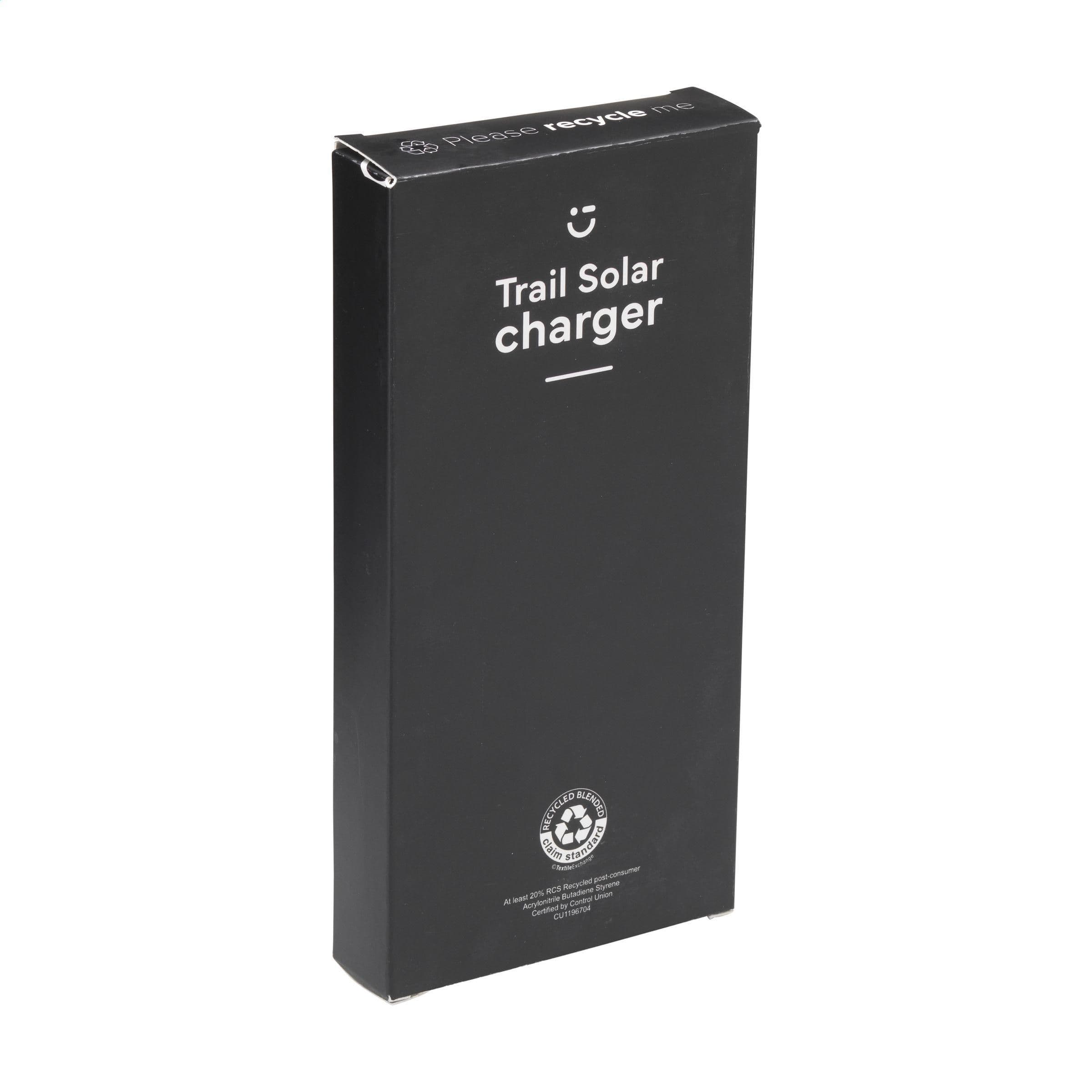 Chargeur solaire Trail RCS 10000 en situation
