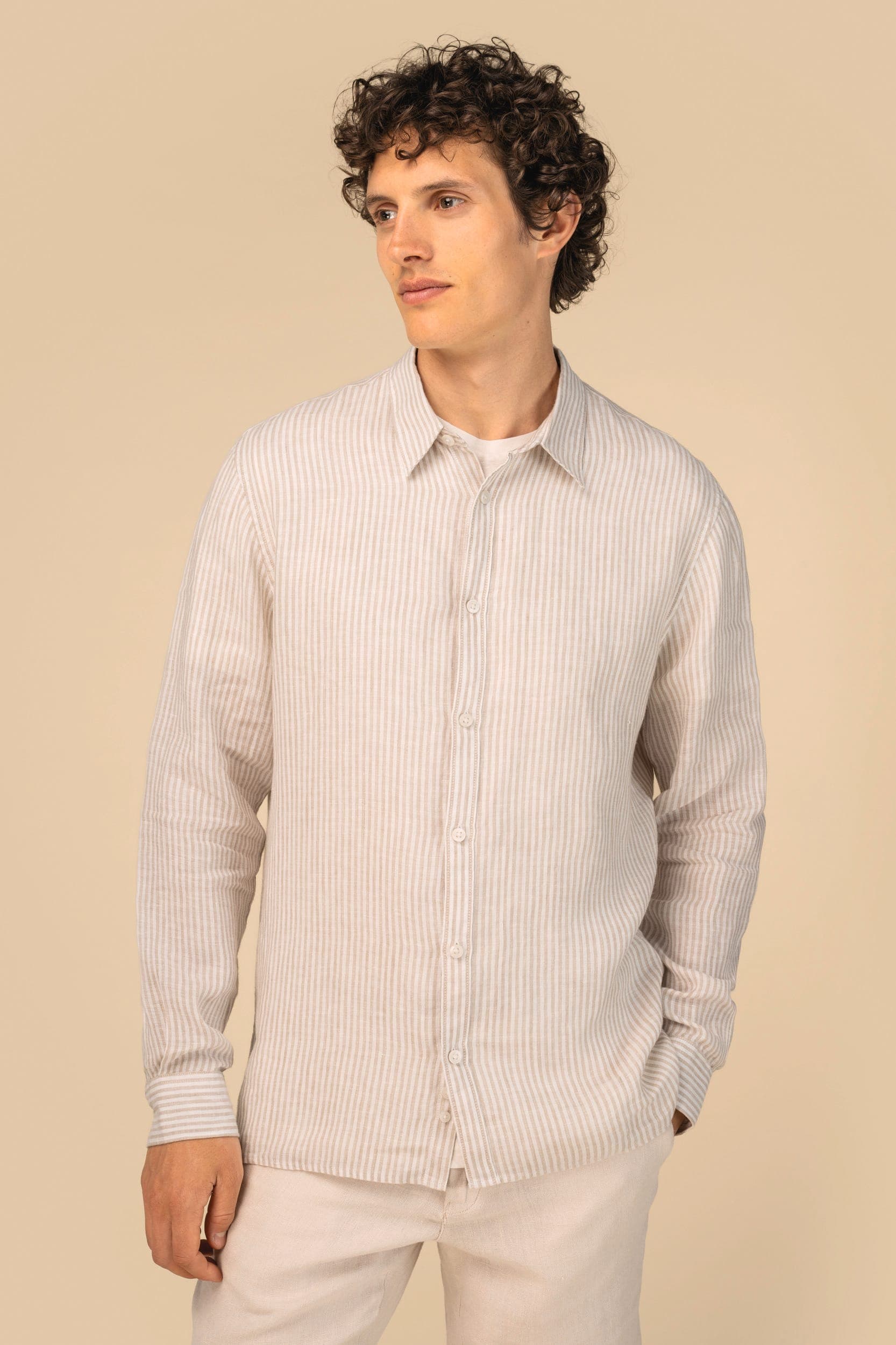 Chemise rayée en lin homme en situation