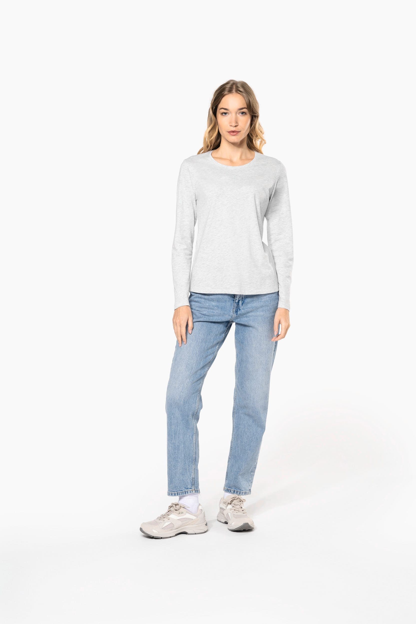 T-shirt col rond manches longues femme en situation