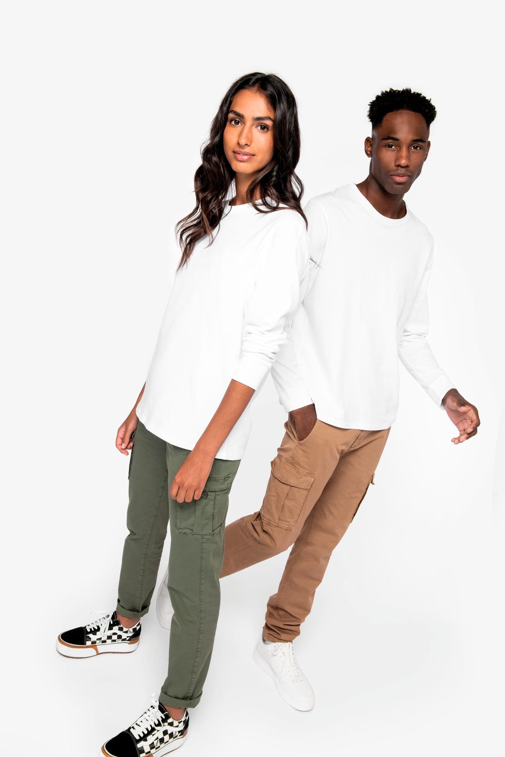 Pantalon cargo écoresponsable délavé homme en situation