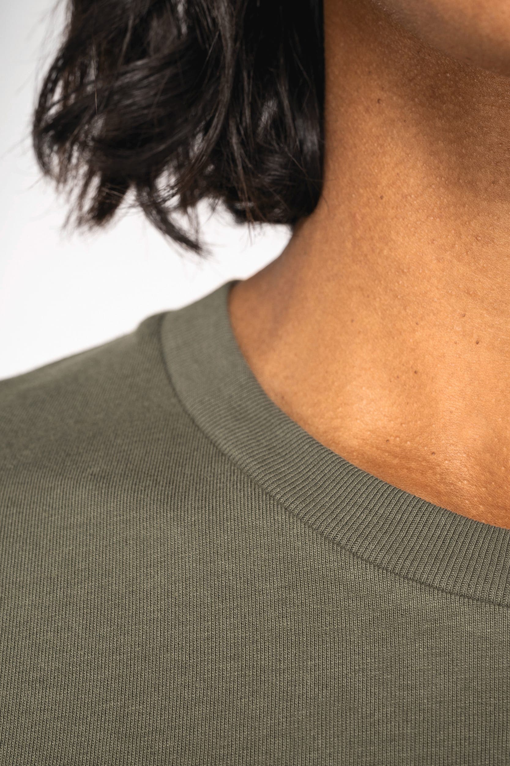 T-shirt écoresponsable manches longues unisexe en situation