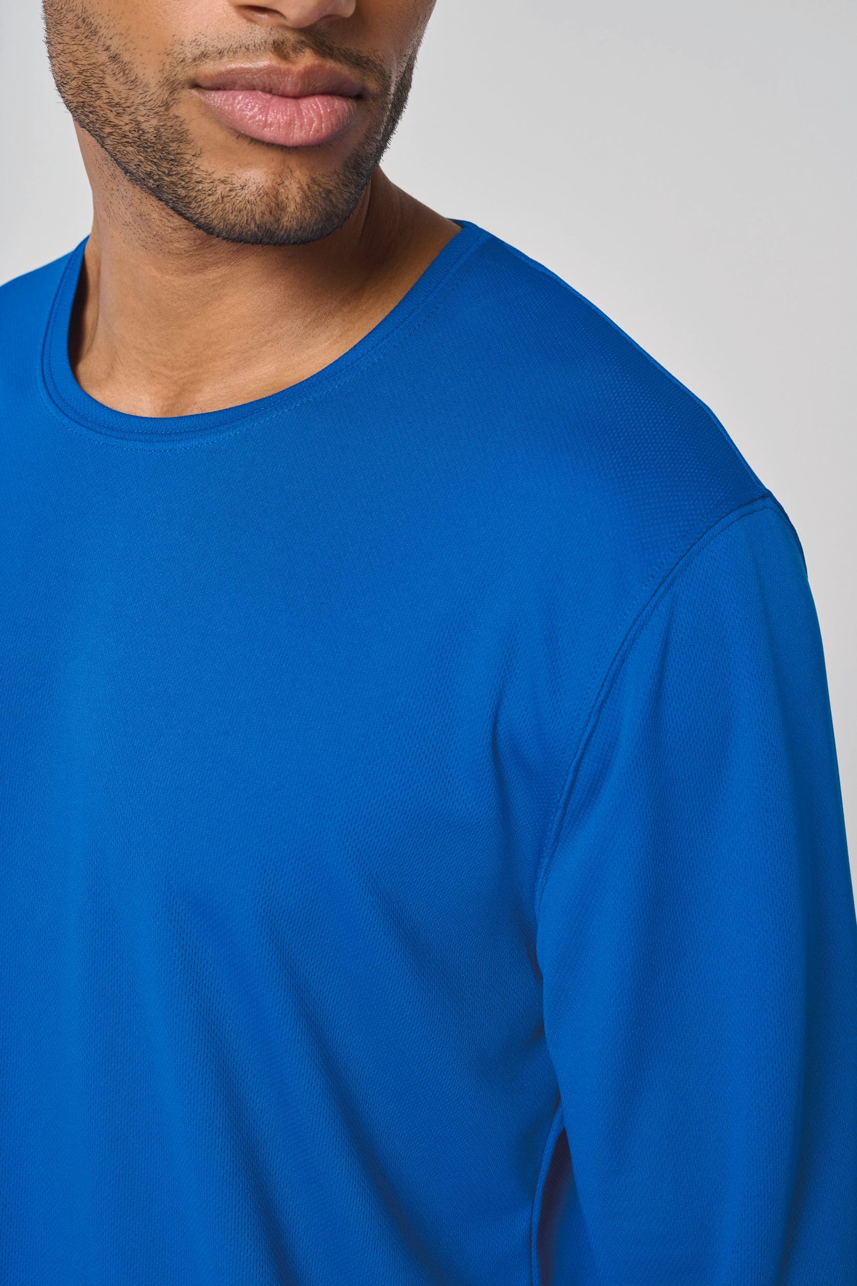 T-shirt de sport manches longues homme en situation