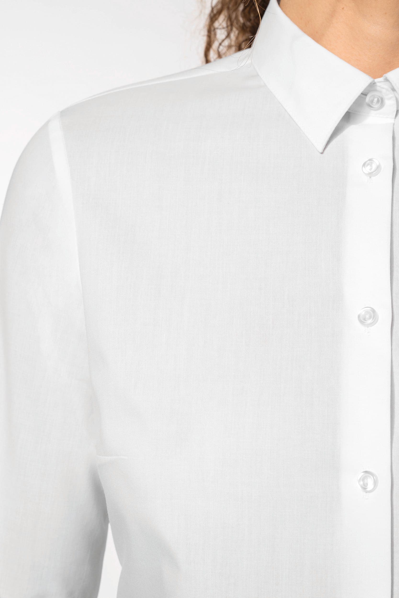 Chemise popeline polycoton sans poche entretien facile femme en situation