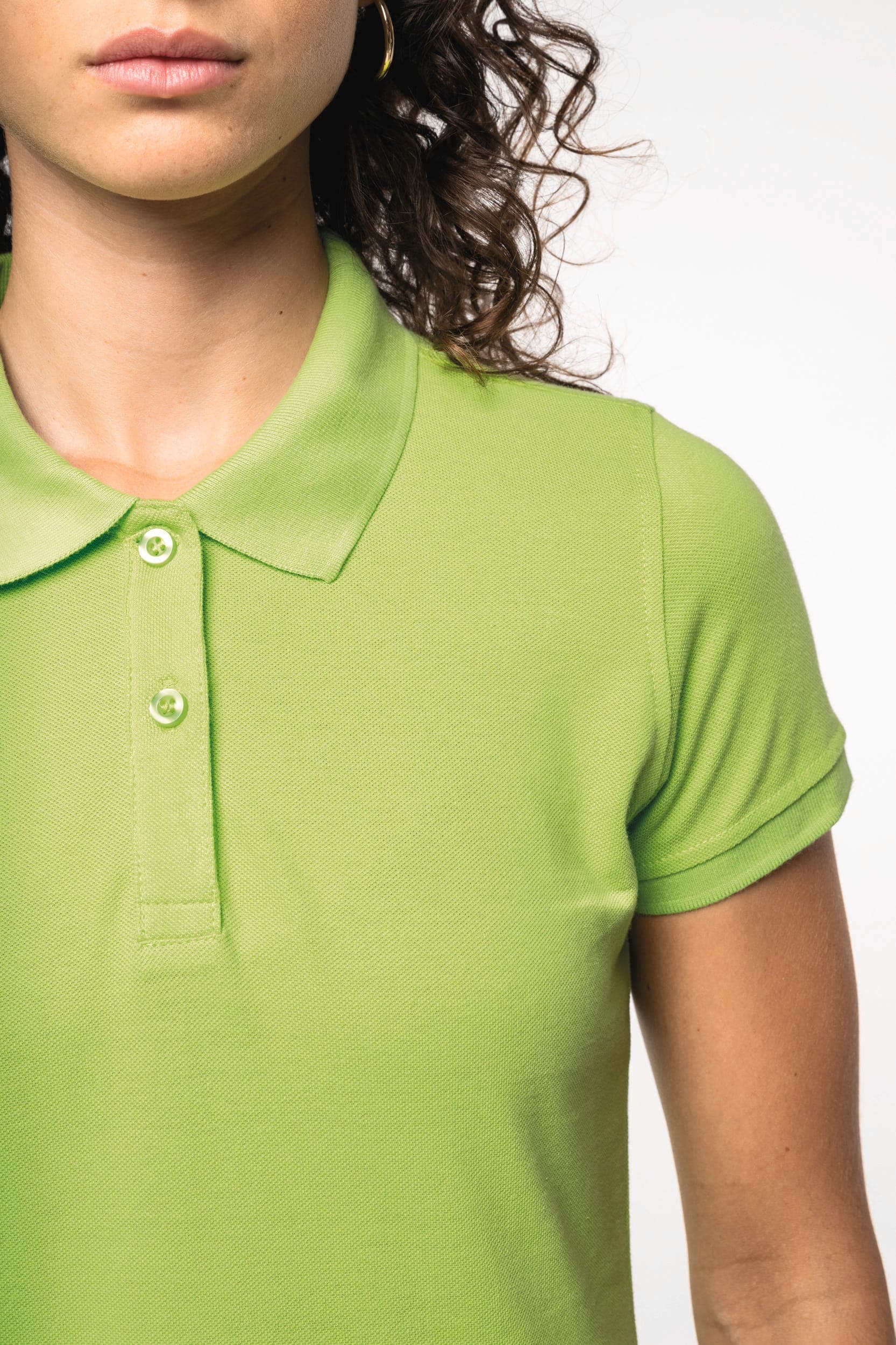 Polo manches courtes femme en situation