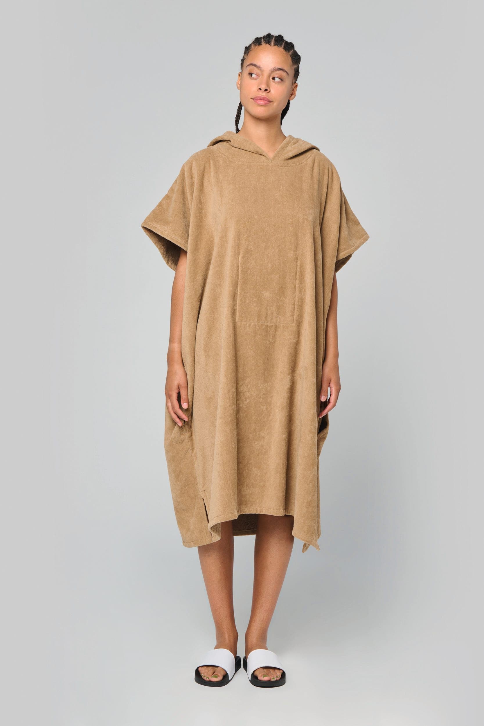 Poncho éponge à capuche unisexe en situation