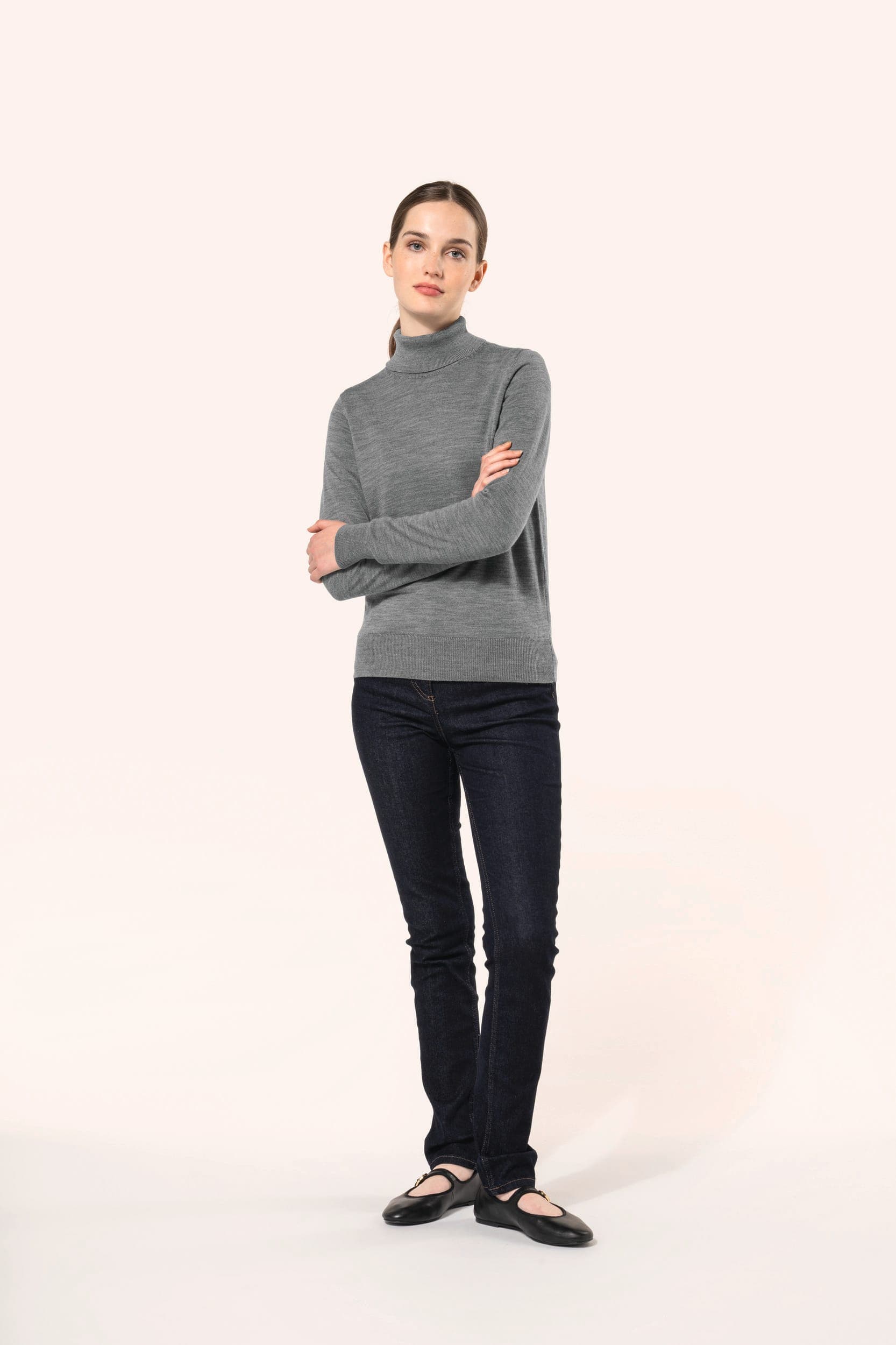 Pull Mérinos col roulé femme en situation