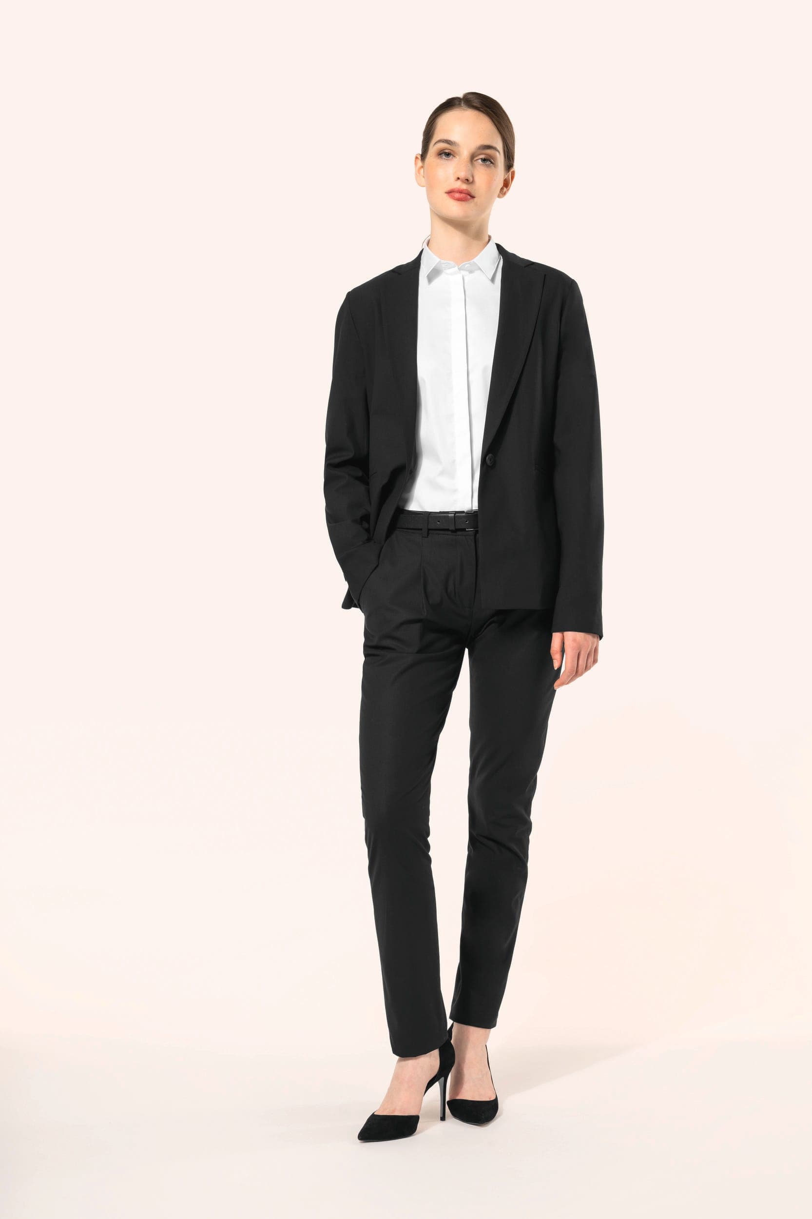 Pantalon City femme en situation