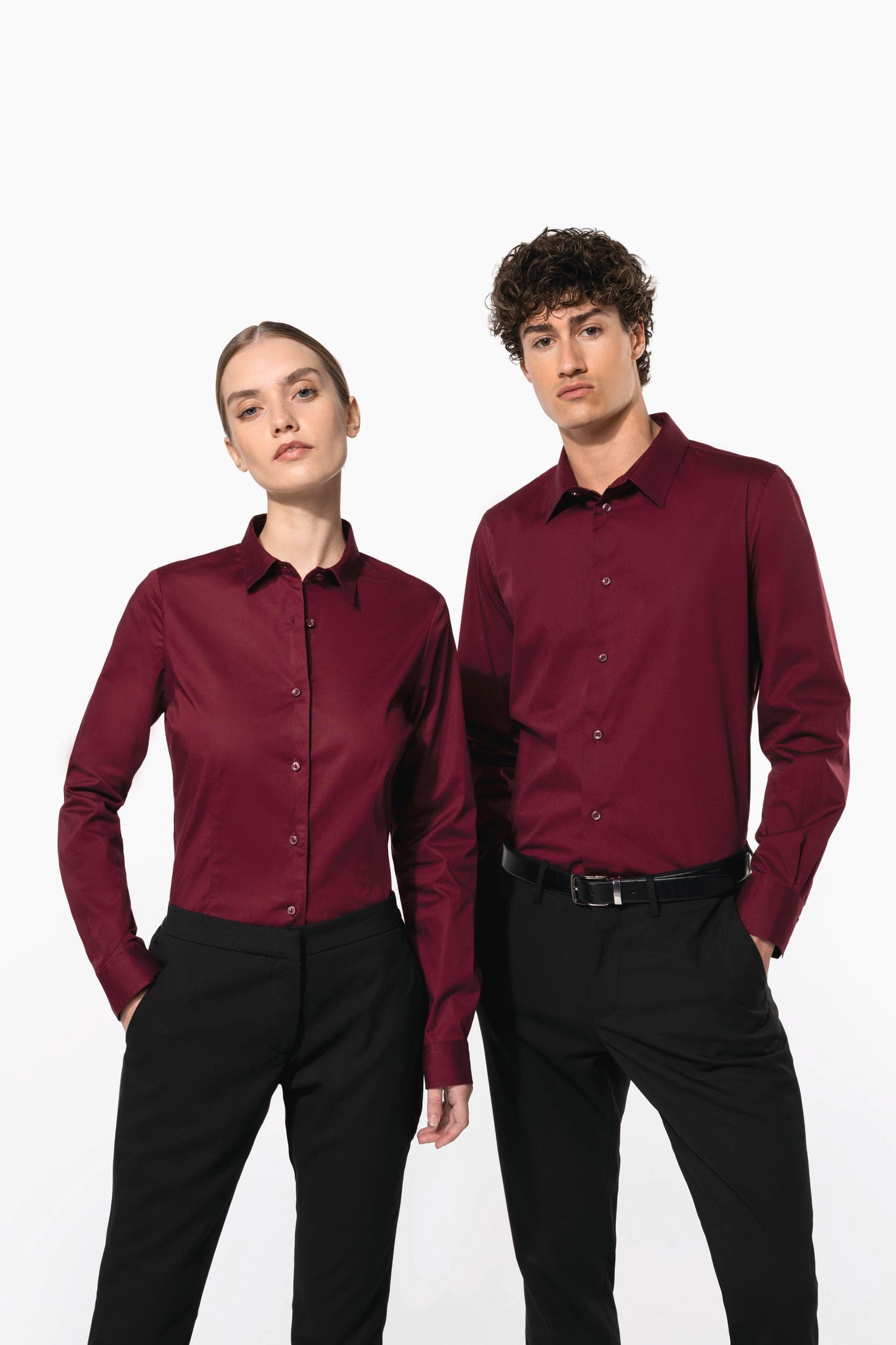 Chemise coton / élasthanne manches longues femme en situation