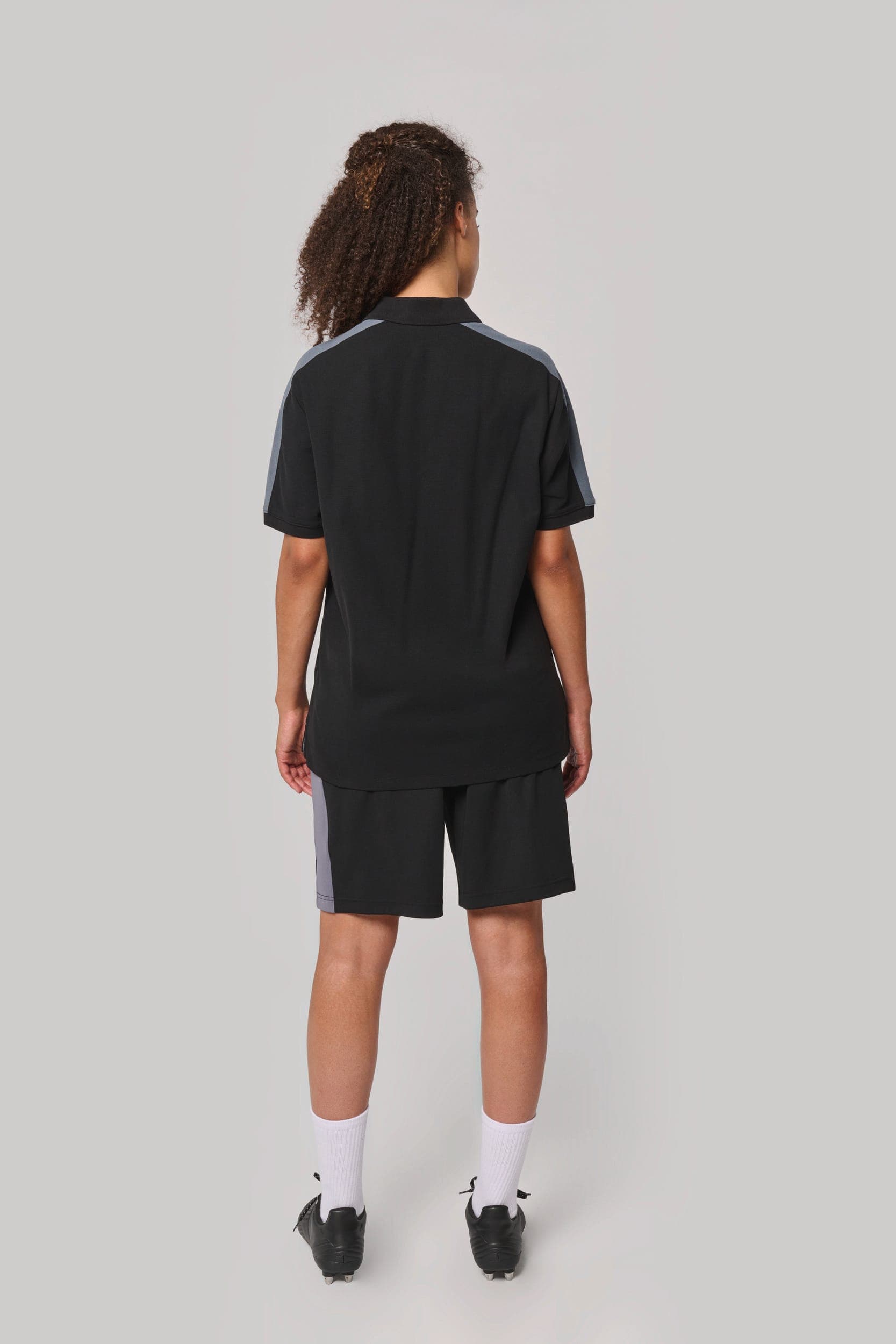 Polo teamwear unisexe en situation