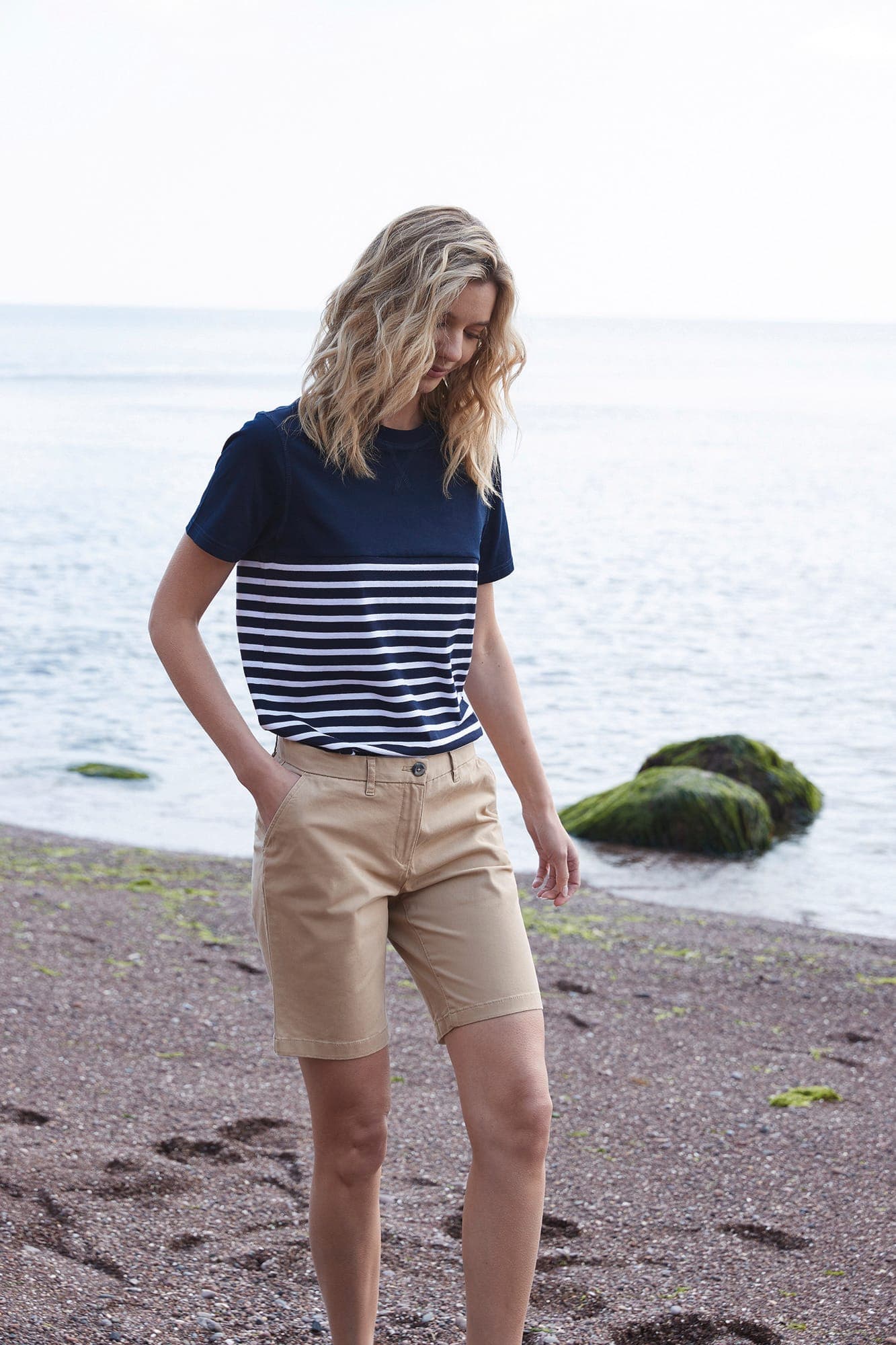 Short Chino Stretch Femme en situation