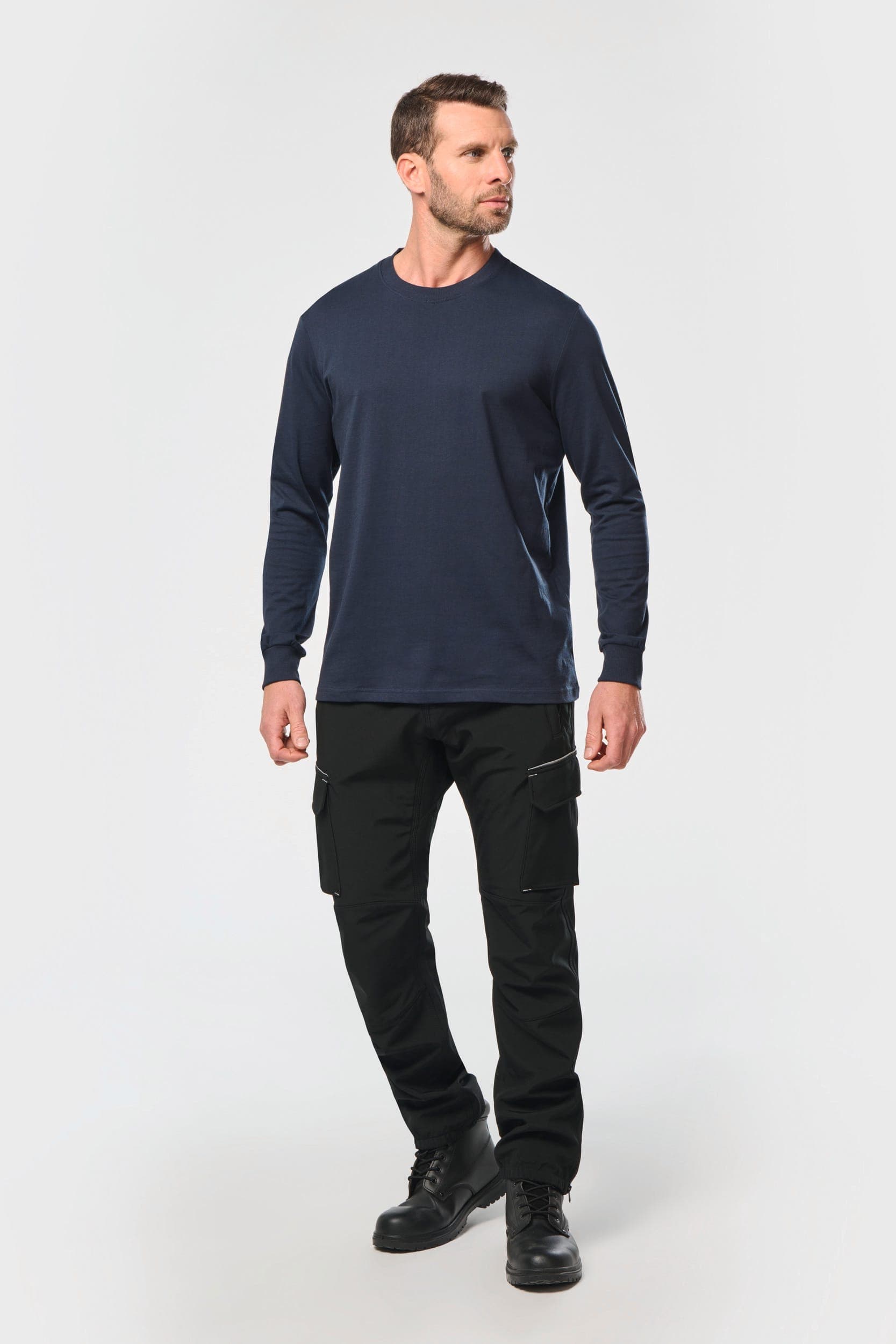 T-shirt écoresponsable manches longues unisexe en situation
