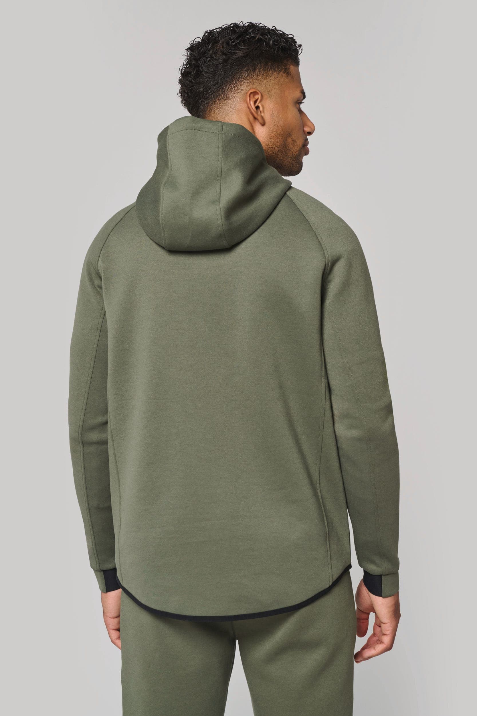 Veste à capuche performance en situation