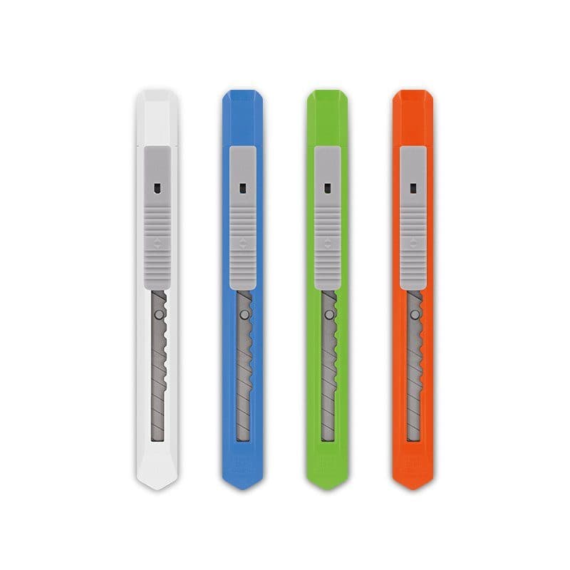 CUTTER PLASTIQUE A LAME AUTO-RETRACTABLE en situation