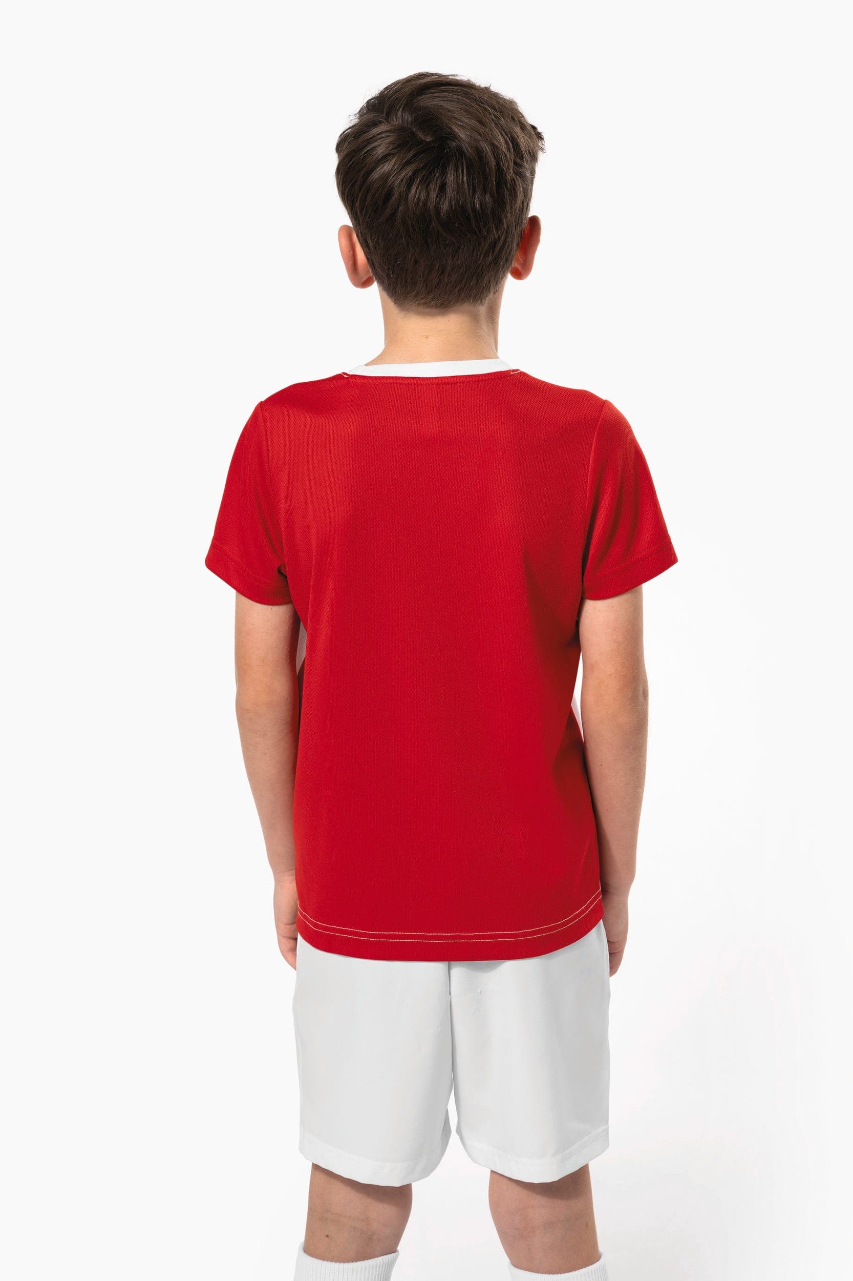 T-shirt de sport écoresponsable bicolore enfant en situation