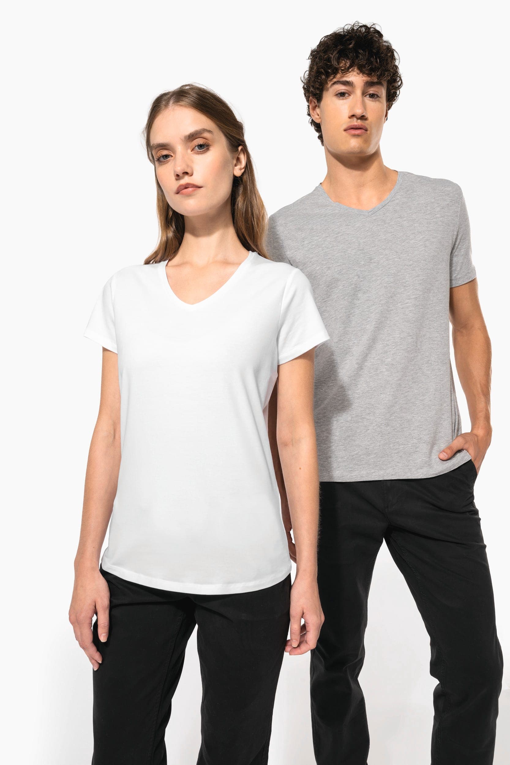 T-shirt manches courtes col V homme en situation
