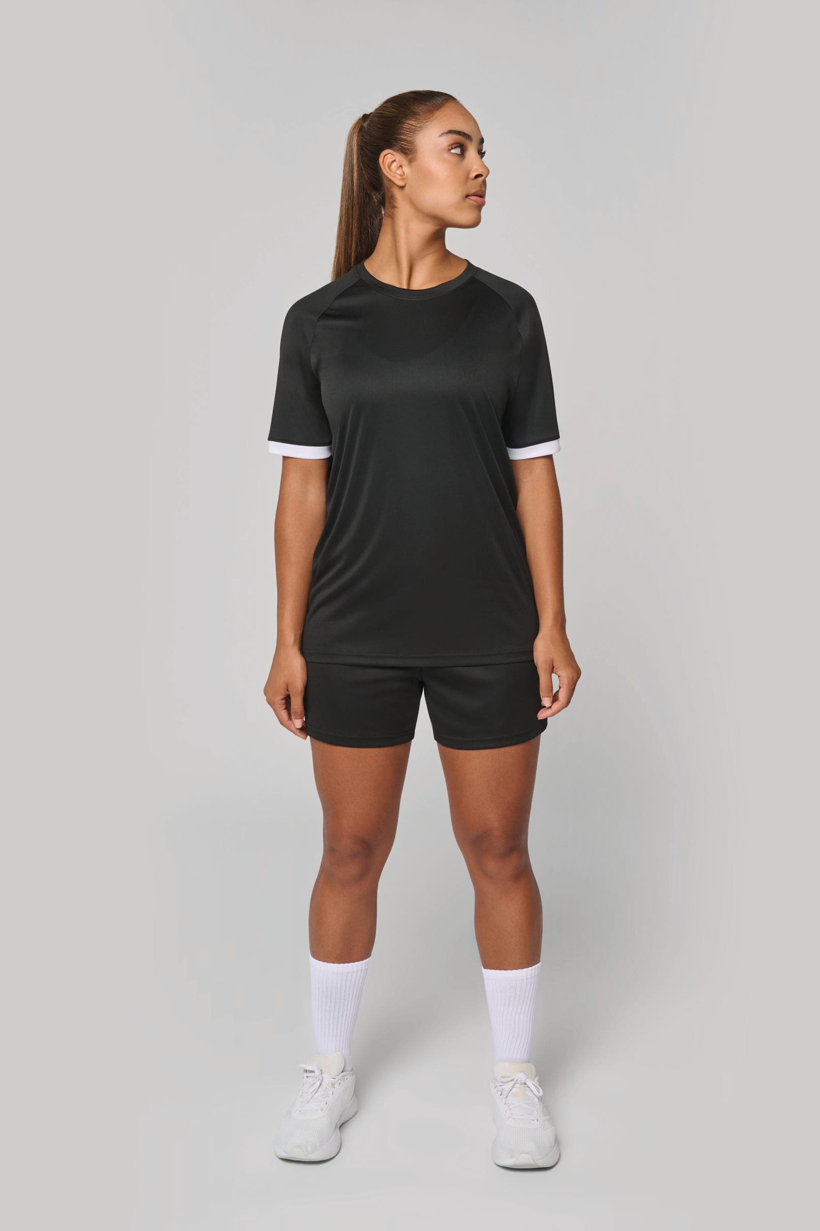 Short multisport en polyester femme en situation