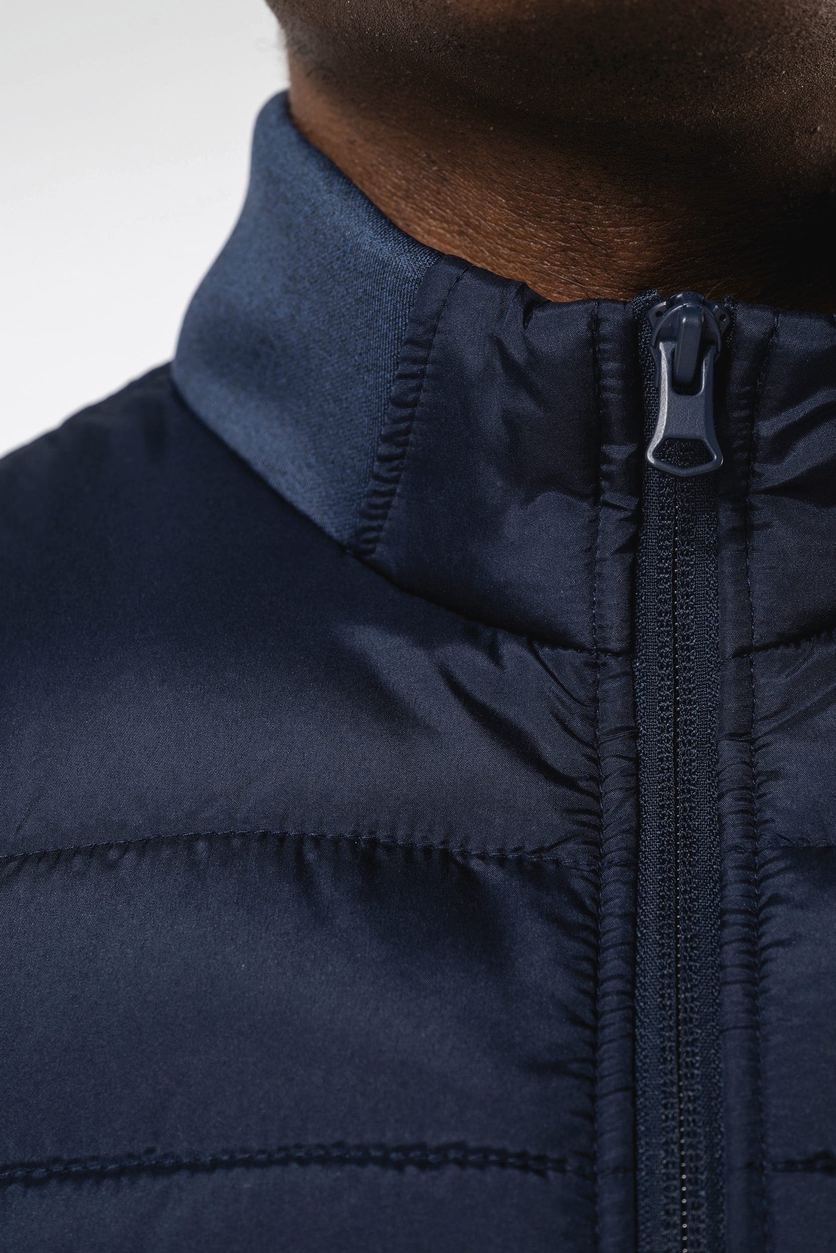 Bodywarmer bi-matière homme en situation