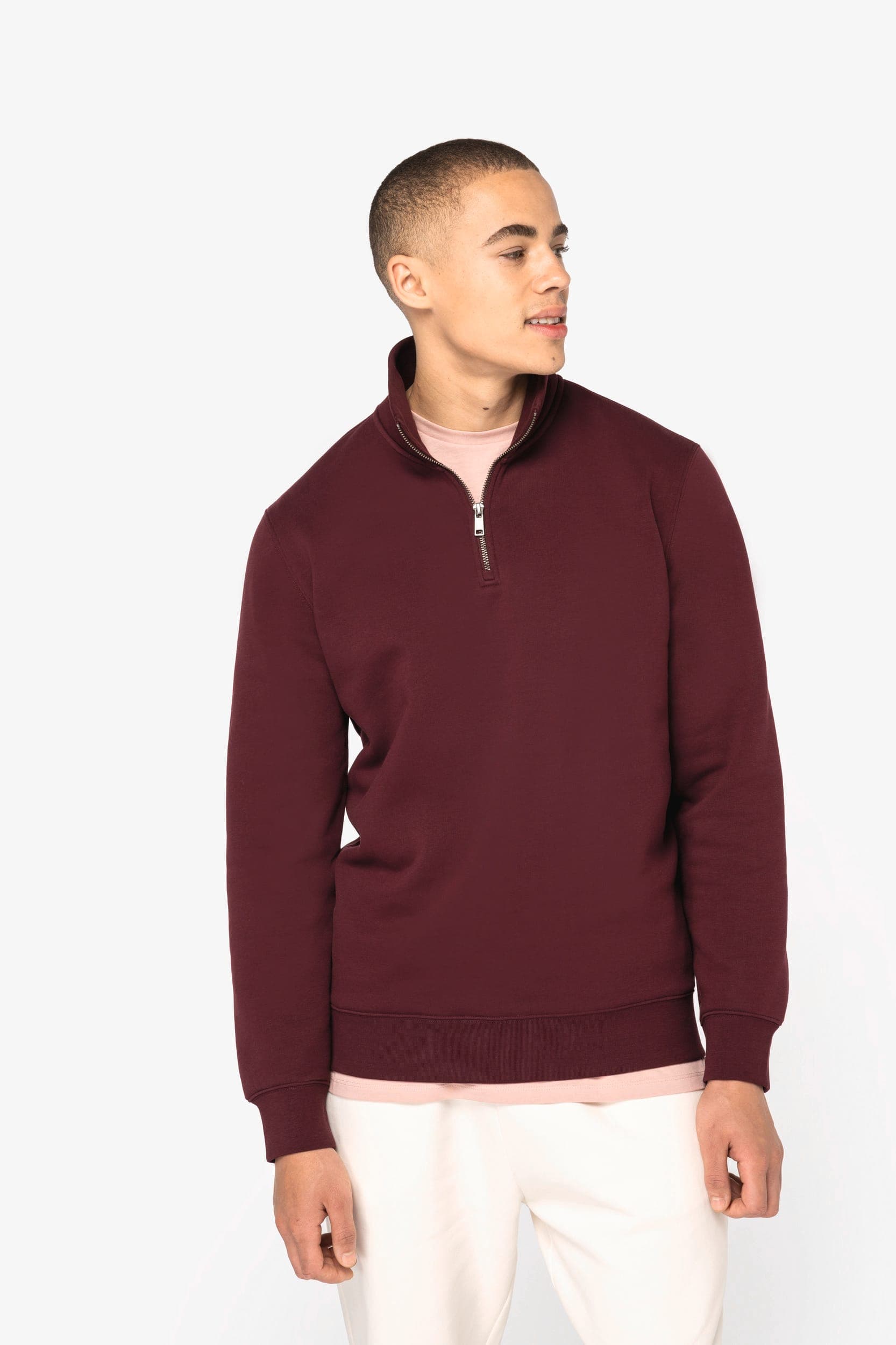Sweat-shirt écoresponsable à col montant zippé homme en situation