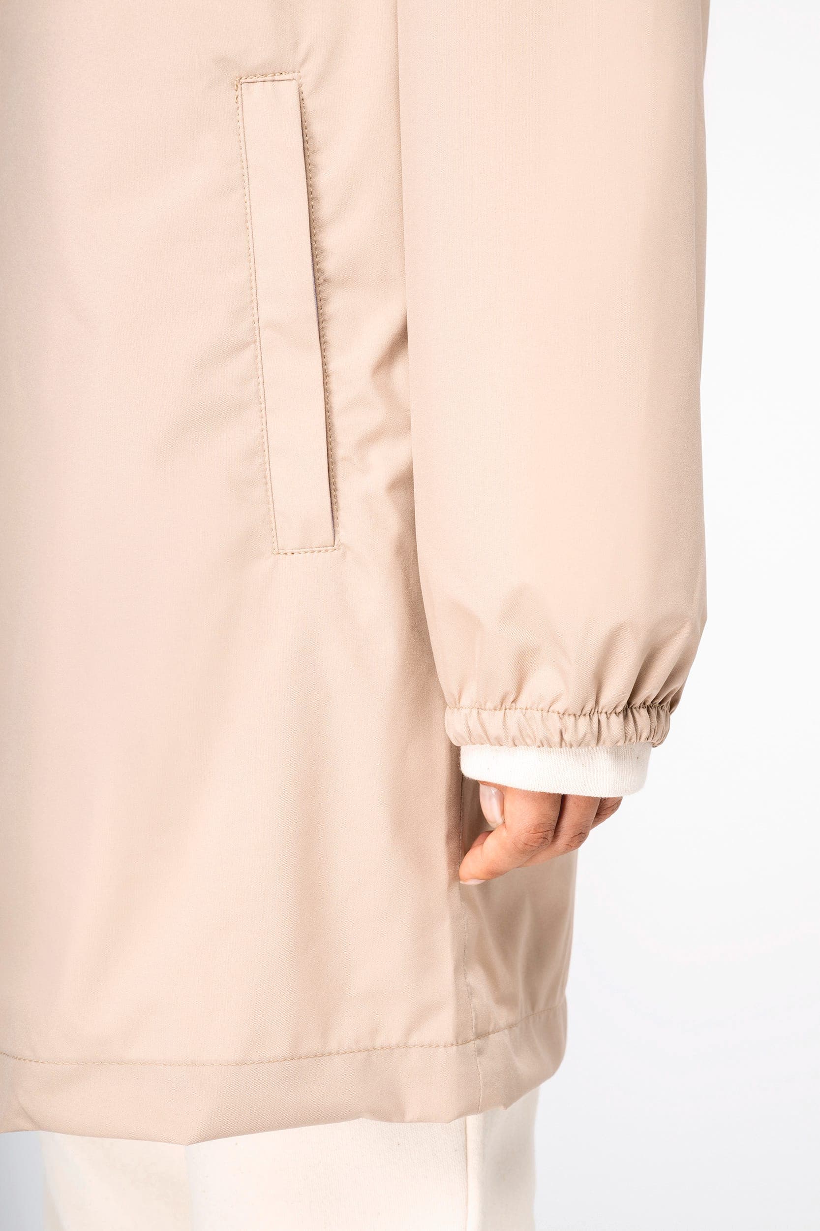 Veste écoresponsable imperméable unisexe en situation