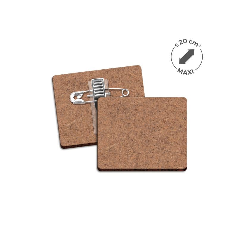BADGE SUR-MESURE EN MDF EP 3 mm AVEC PINCE-EPINGLE MAXI 20 cm2 en situation