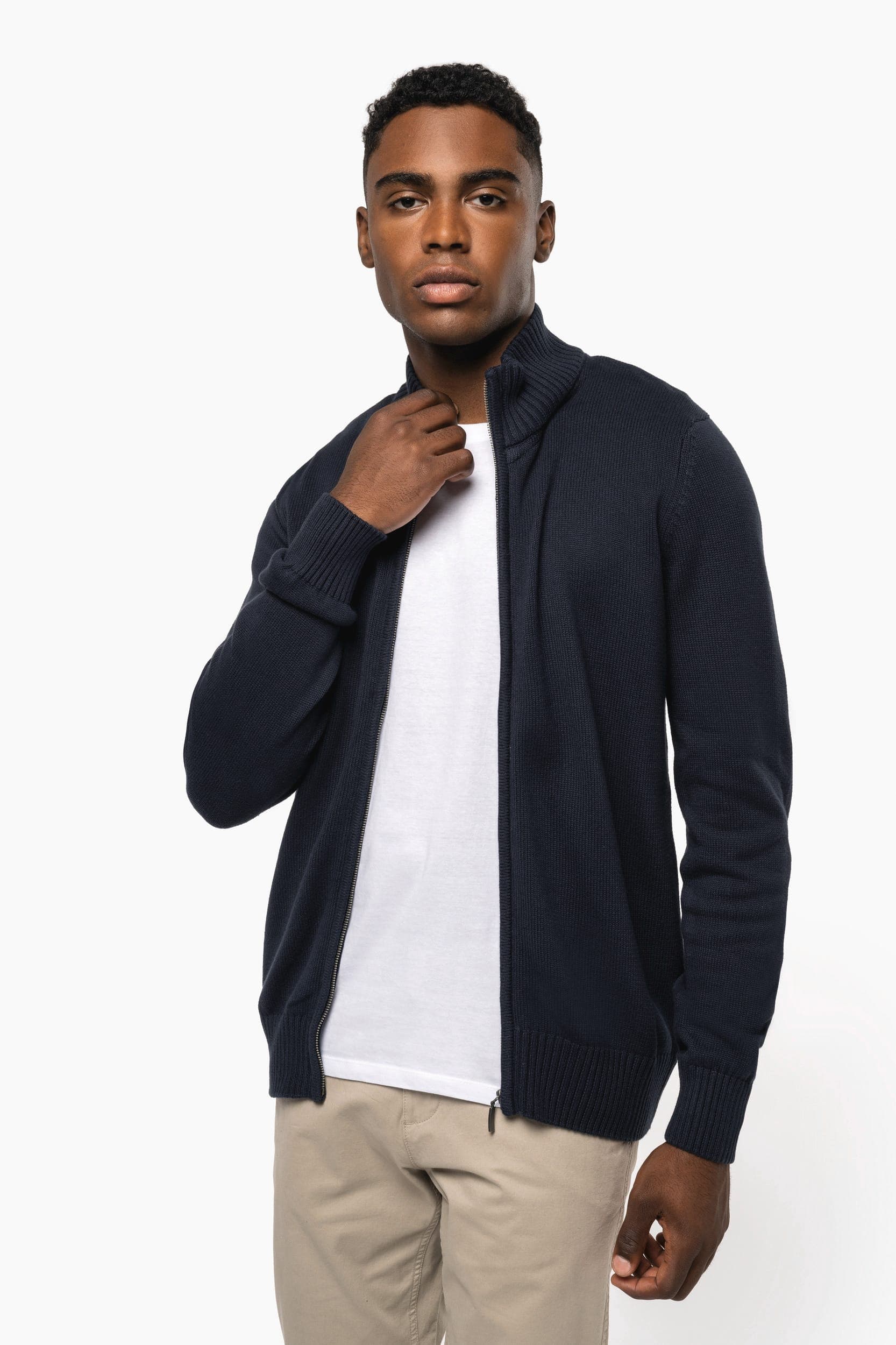Cardigan zippé en situation