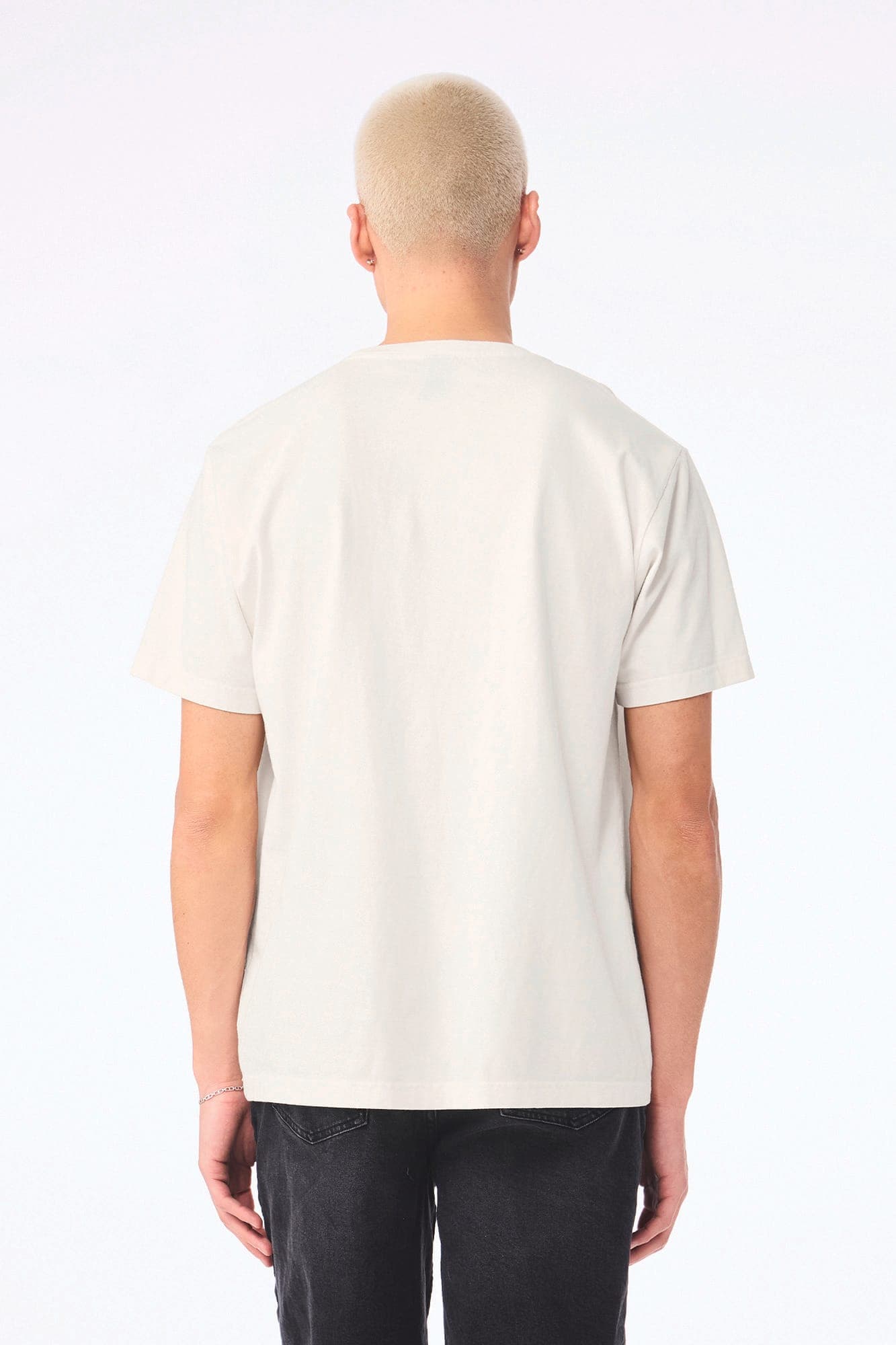 T-shirt délavé épais unisexe en situation