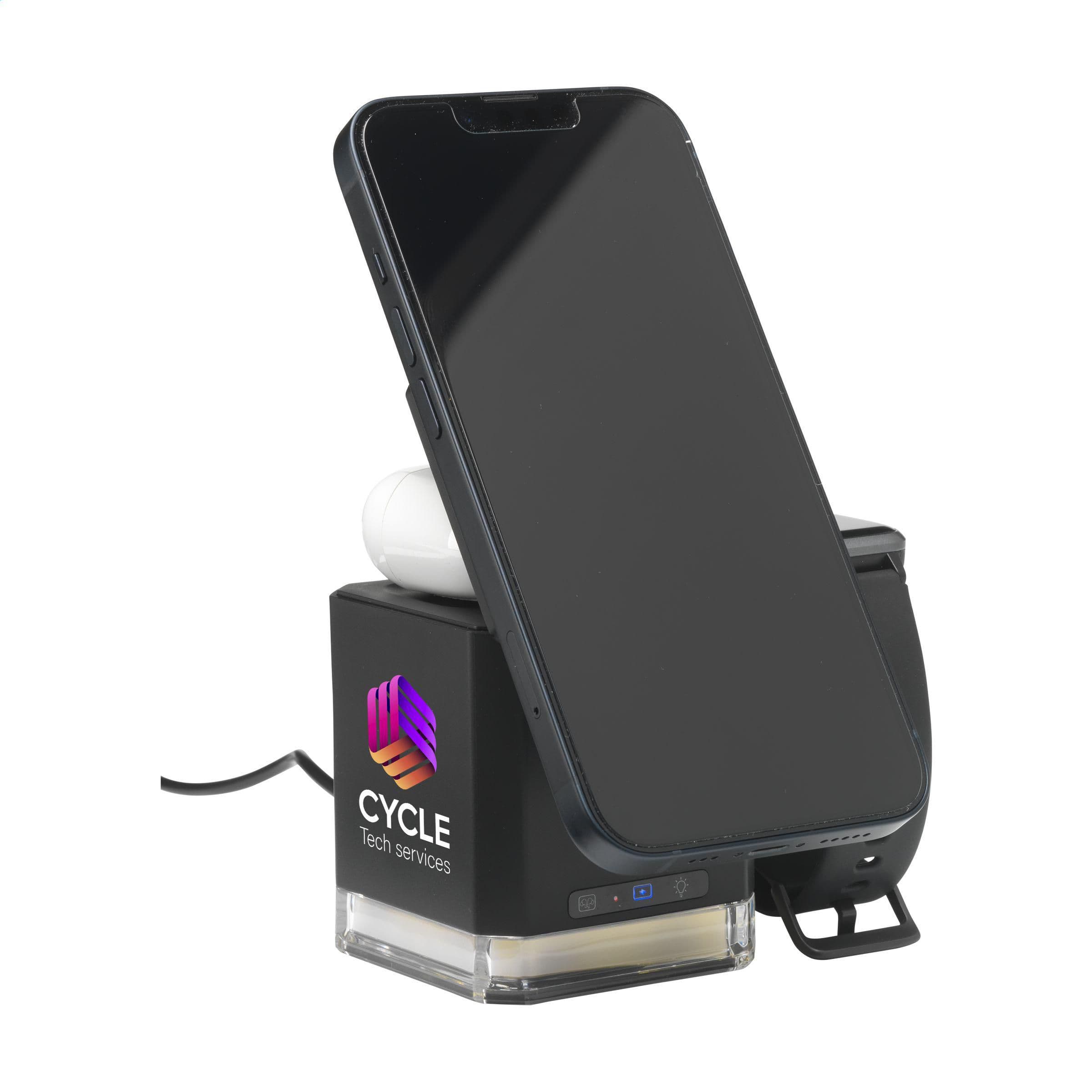 Support de charge Cube Magsafe 3-en-1 RCS plastique recyclé en situation