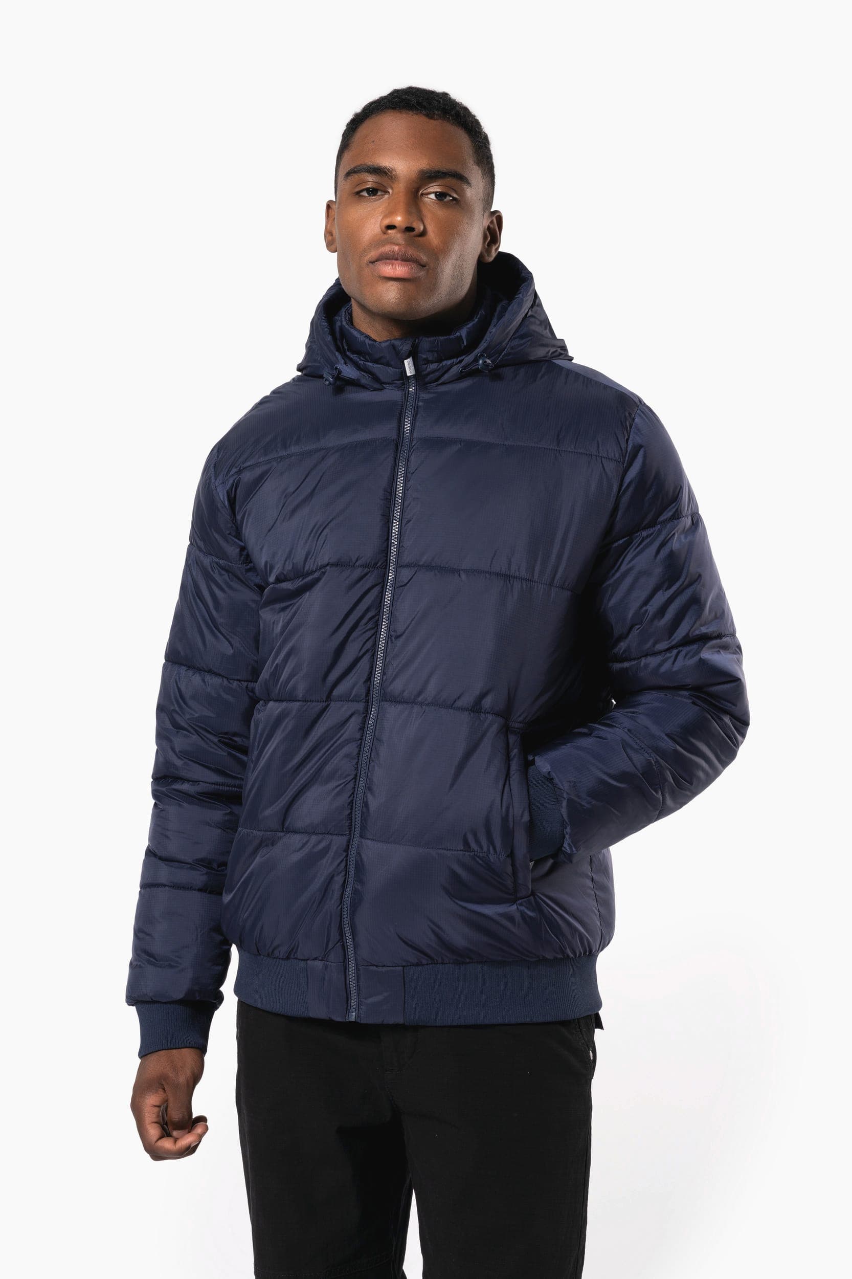 Veste unisexe ripstop recyclée à capuche en situation