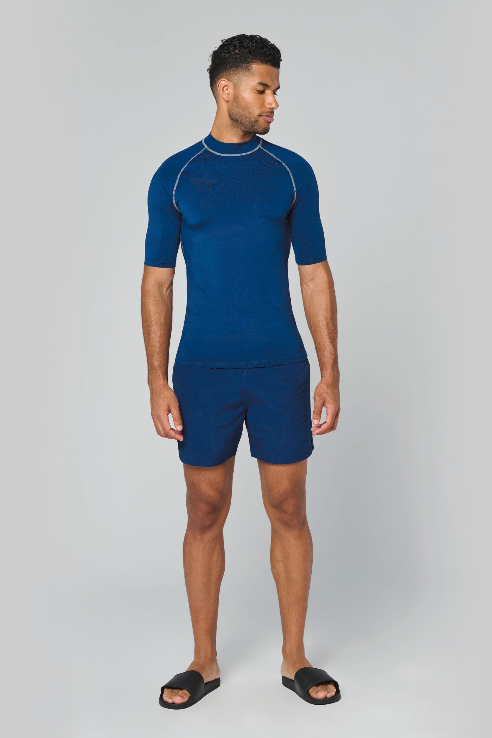 T-shirt technique à manches courtes avec protection anti-UV unisexe en situation