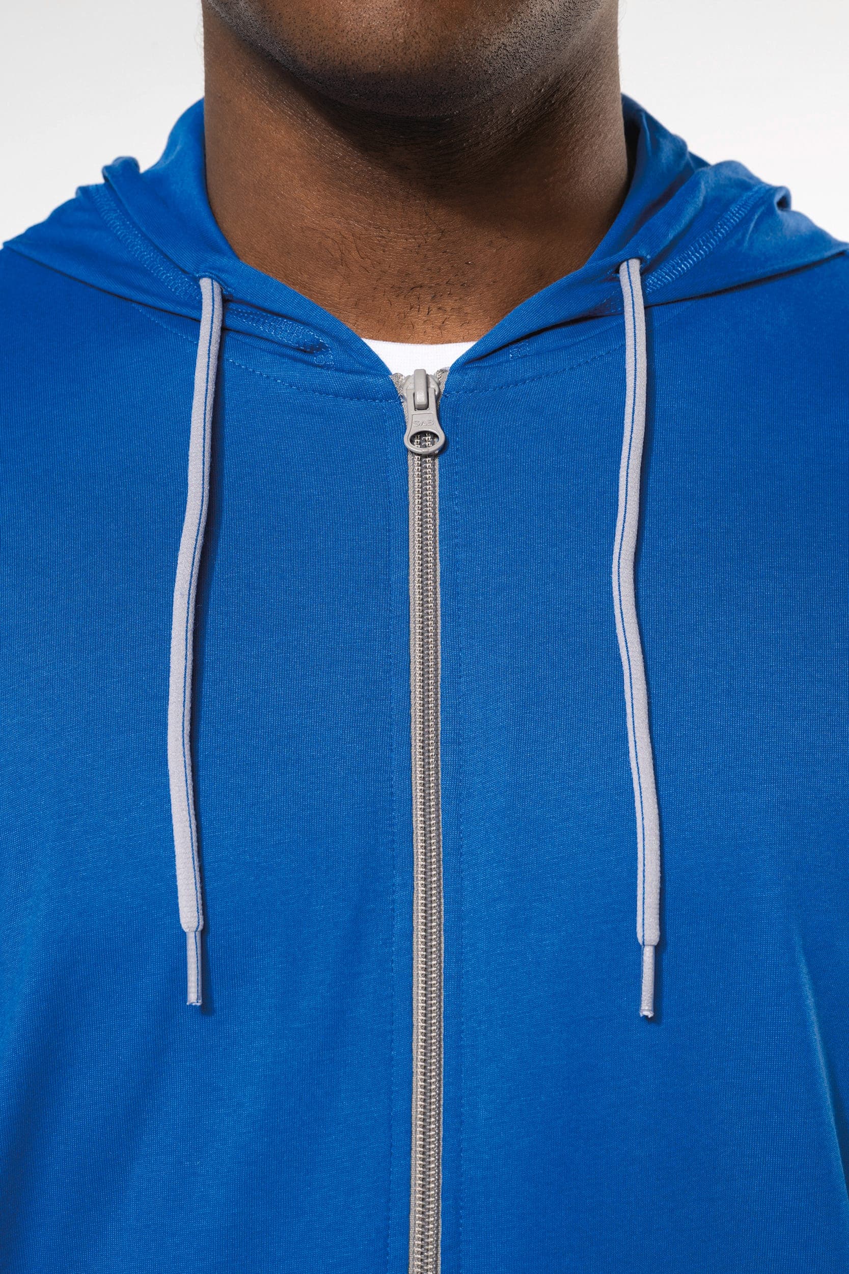Veste coton légère à capuche en situation