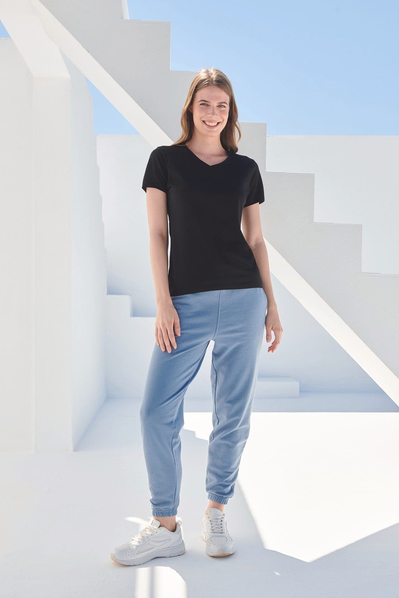T-shirt femme col v Feel Good en situation