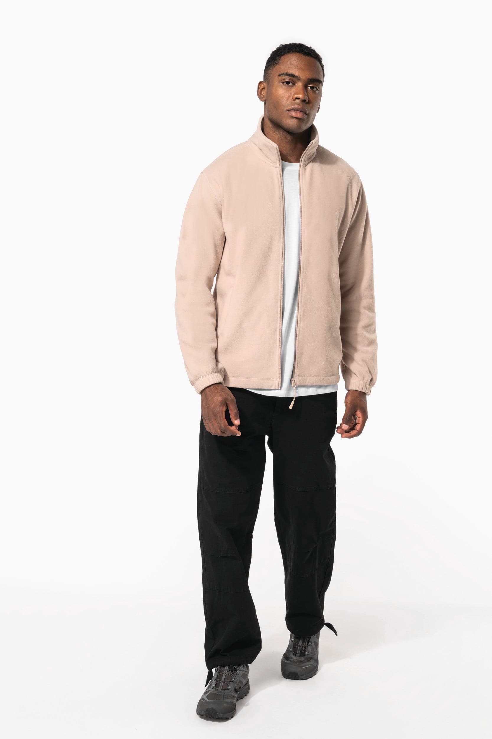 Veste polaire ajustable à poignets élastiqués en situation