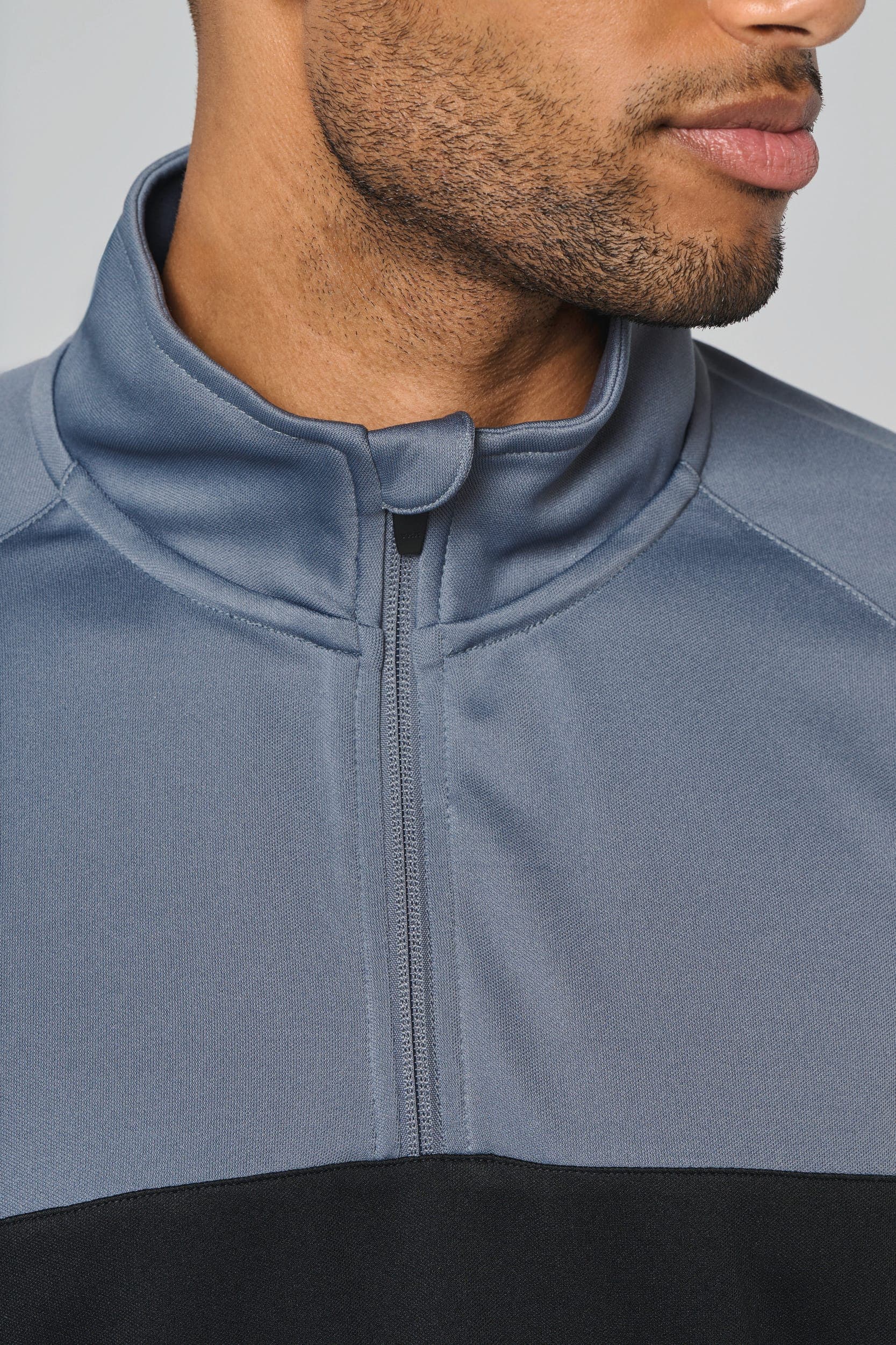 Sweat d'entrainement 1/4 zip unisexe en situation