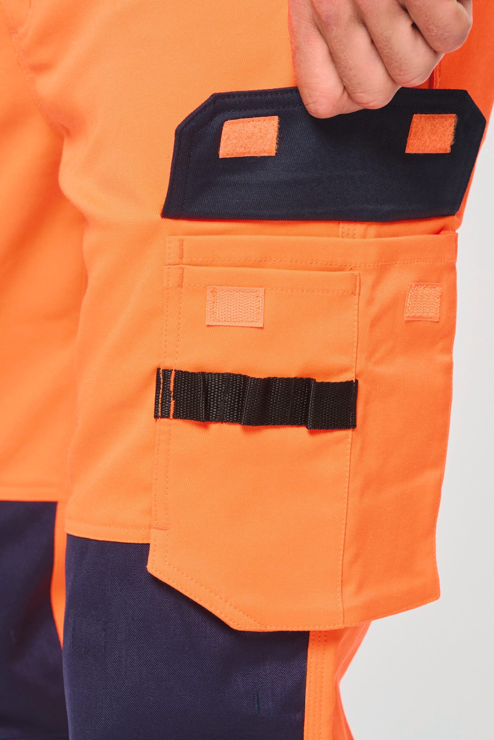 Pantalon de sécurité recyclé multipoches unisexe en situation