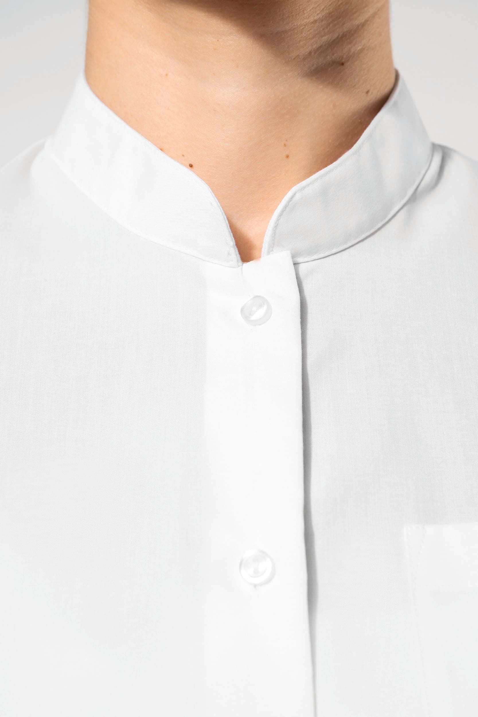 Chemise col mao manches longues femme en situation